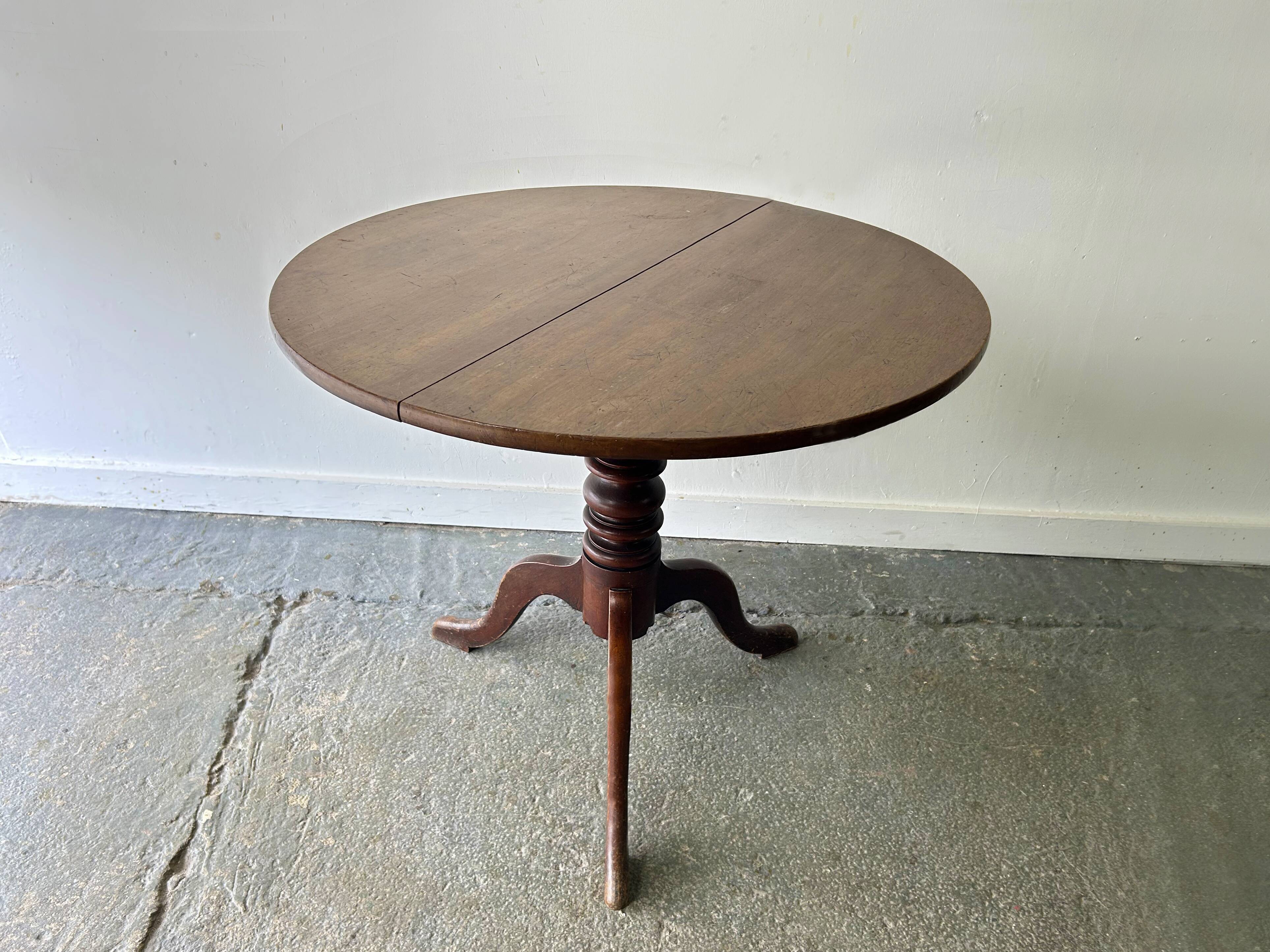 English antique Georgian oak tilt-top tripod base table