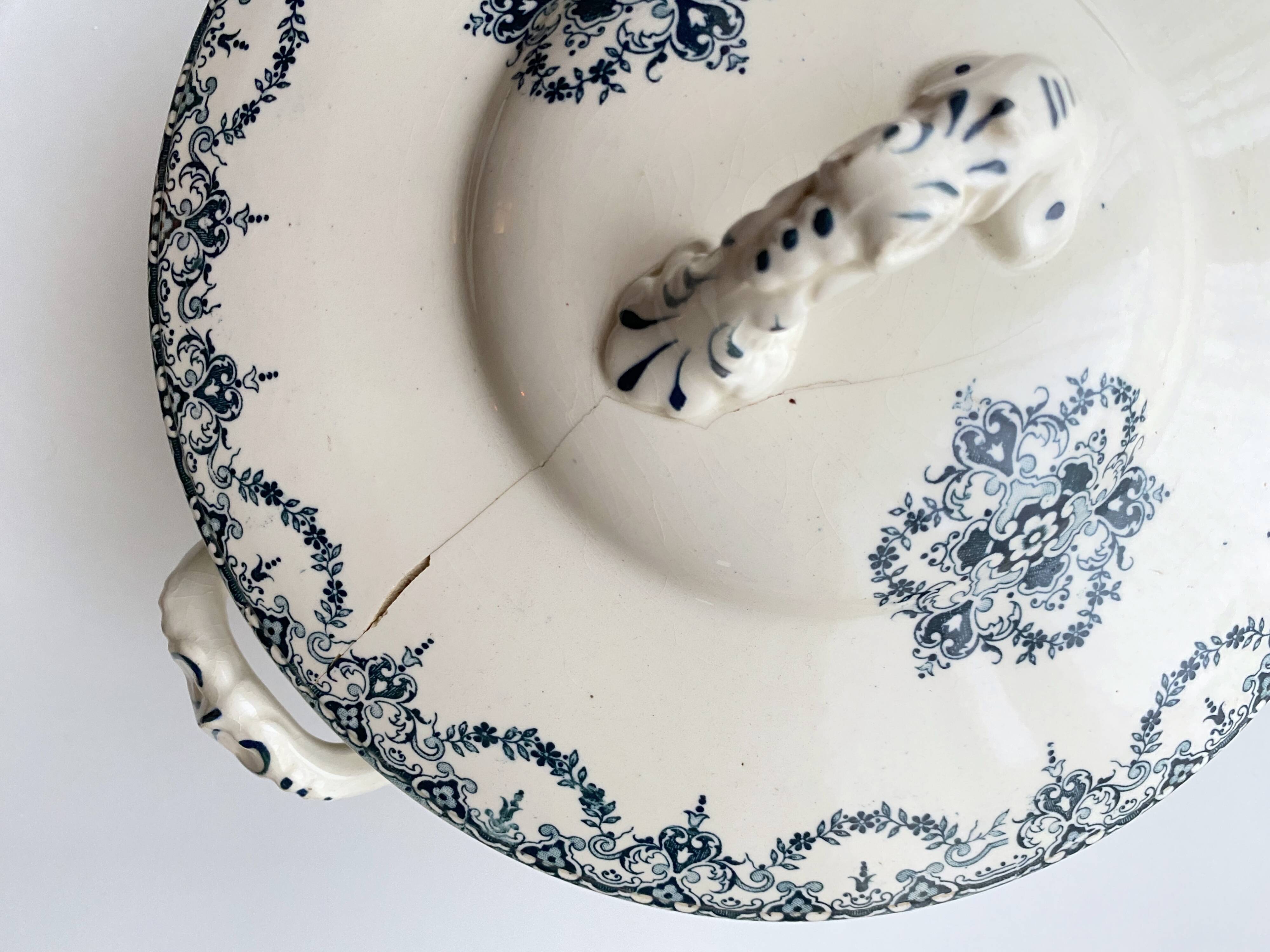 Soup tureen, Iron earth, Excelsior, E. Bourgeois, Late 19th century