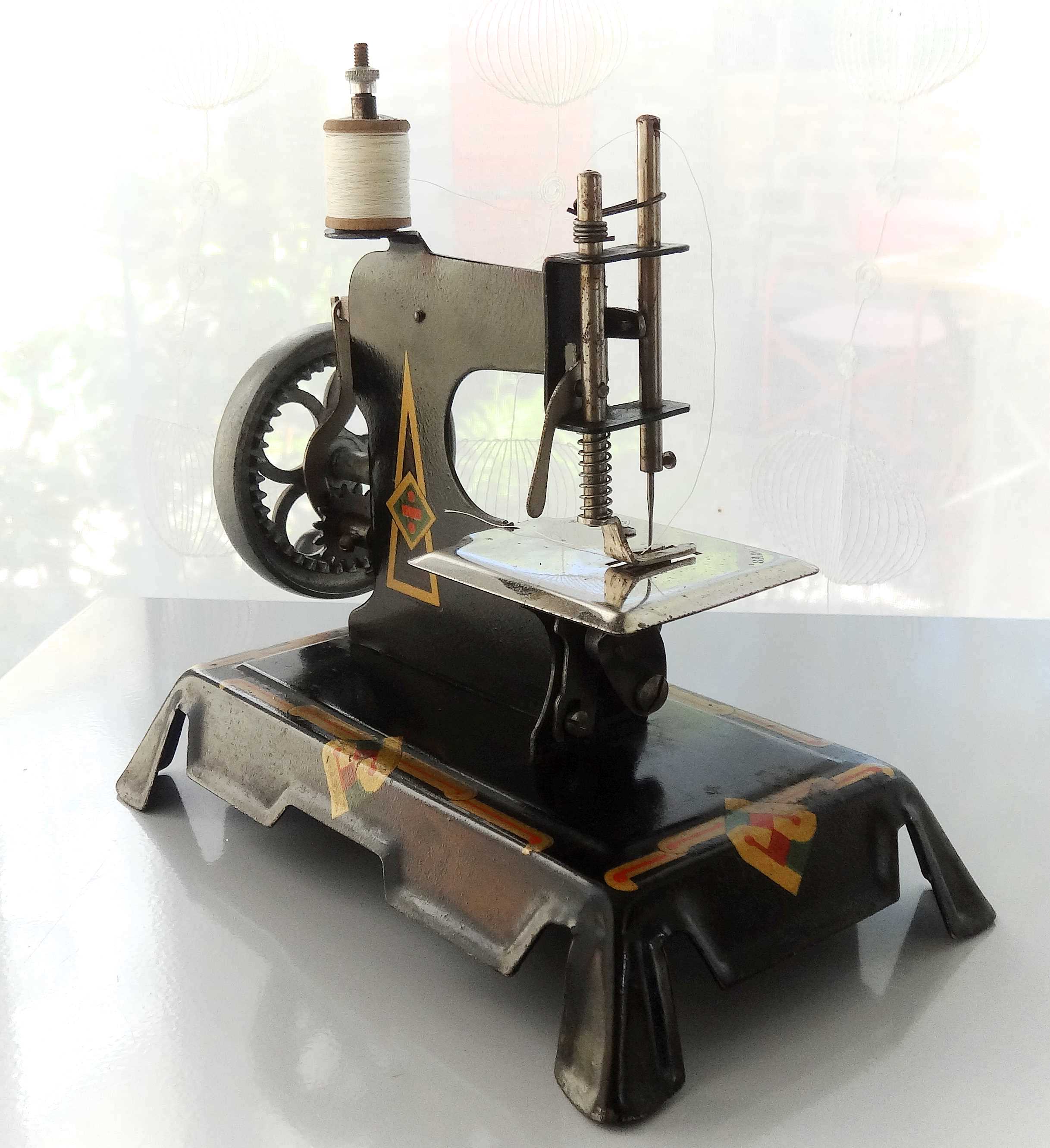 Baby sewing machine years 20-30
