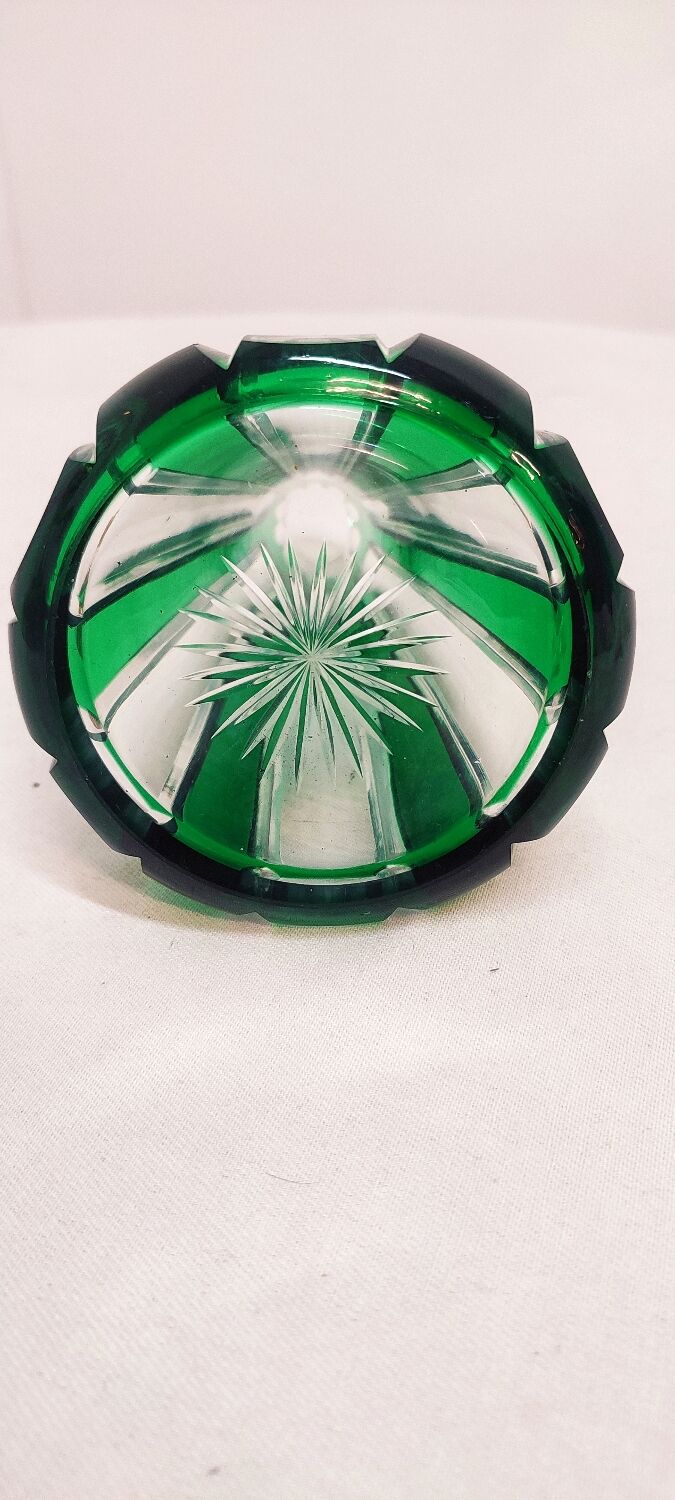 Vase en verre sculpté de Bohême. République tchèque, années 1980.