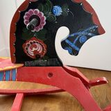 Cheval à bascule en bois