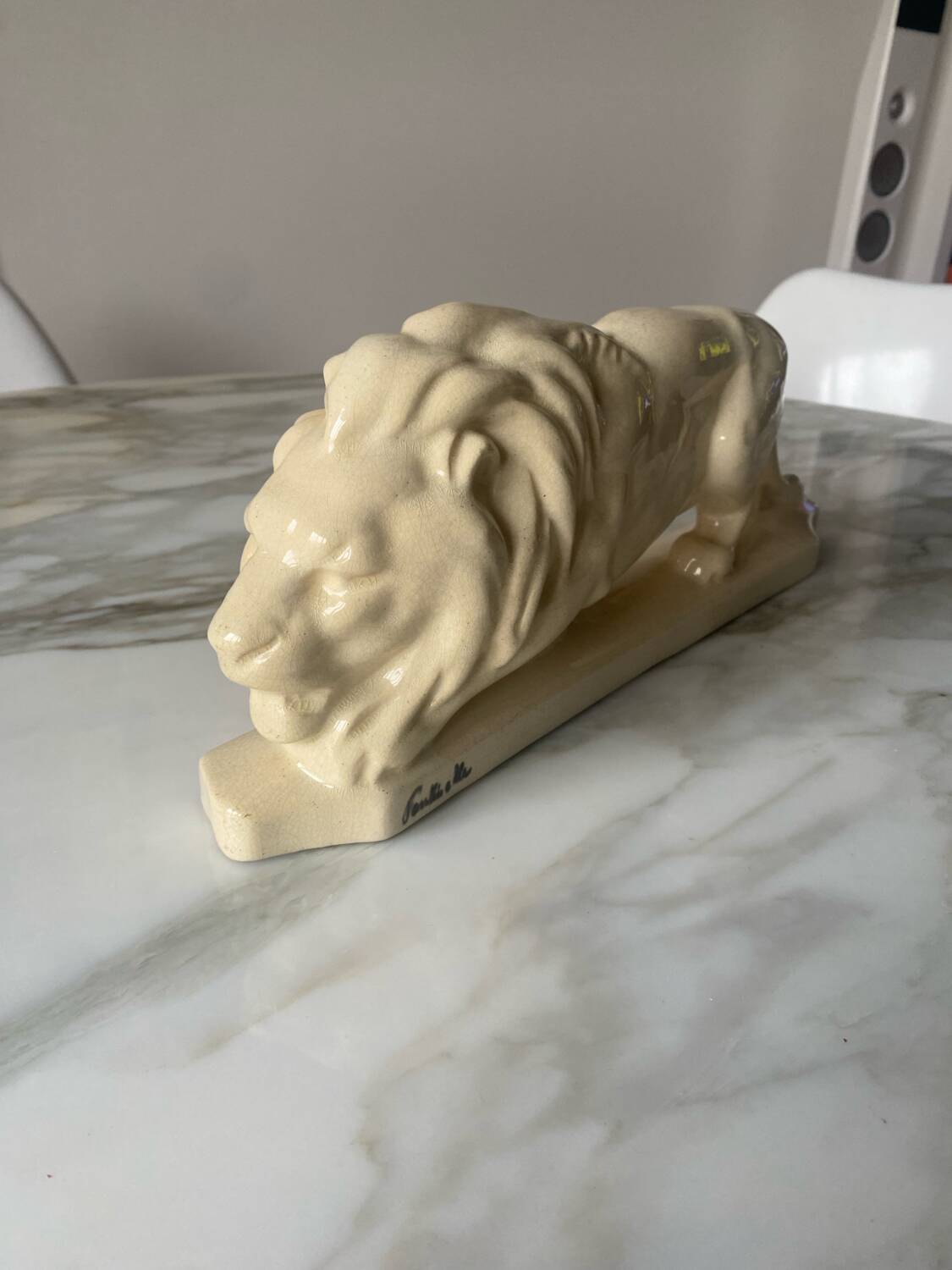 Fontinelle crackled ceramic walking lion
