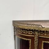 Vitrine Galbée de style Napoléon III en Acajou et Placage XX siècle