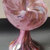 Volubilis vase in Murano glass. Pink speckled background. Height 21 cm.