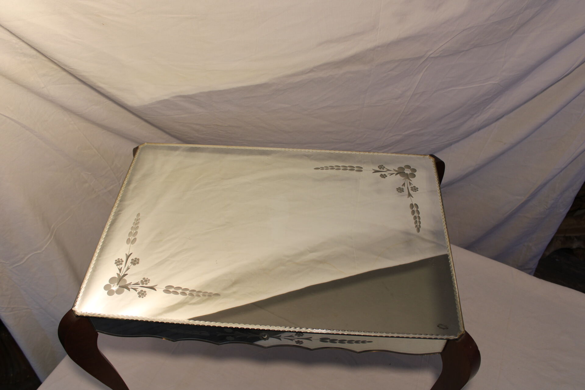 Mirrors coffee table