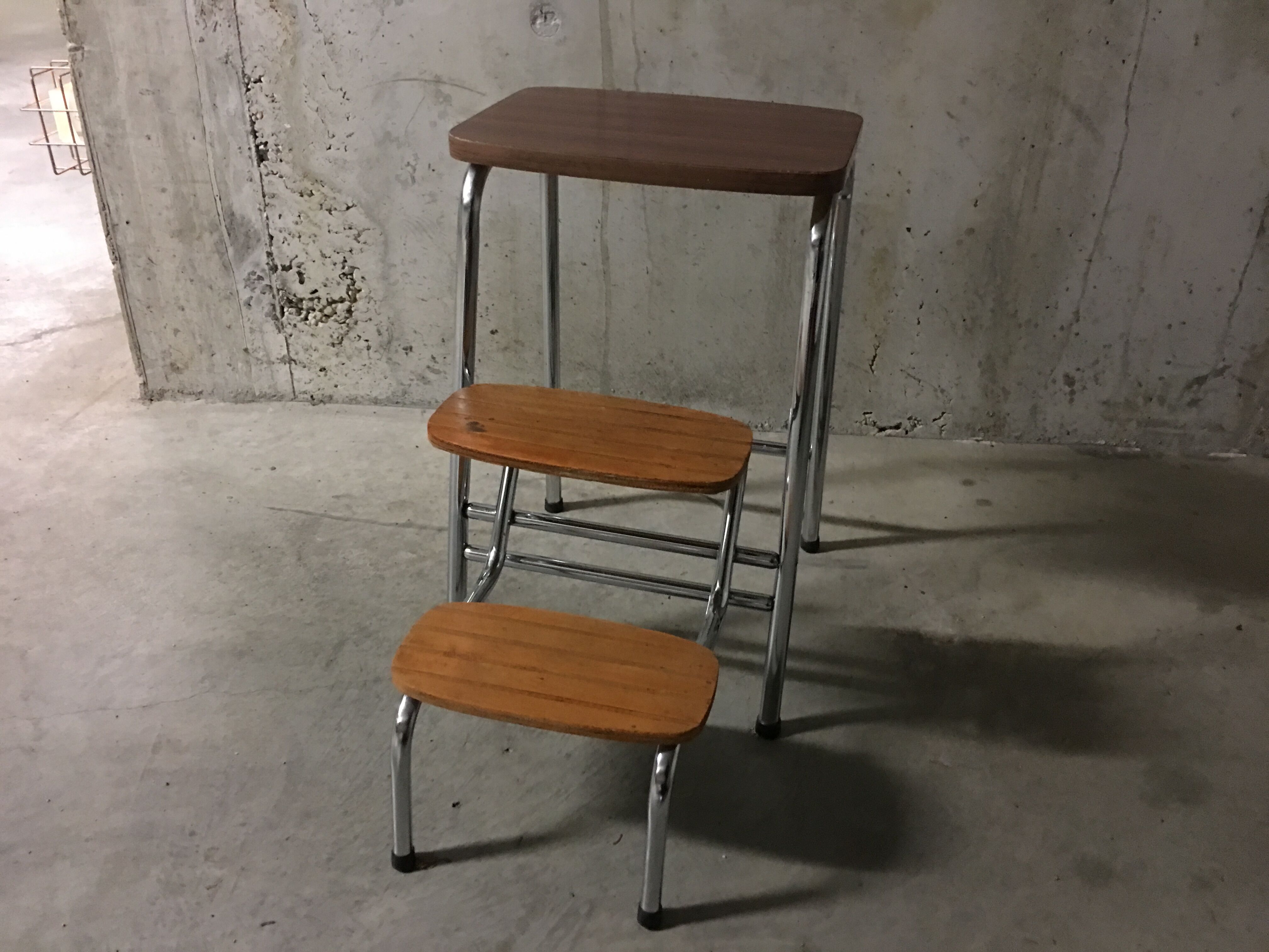 Tabouret marche-pied en formica années 70