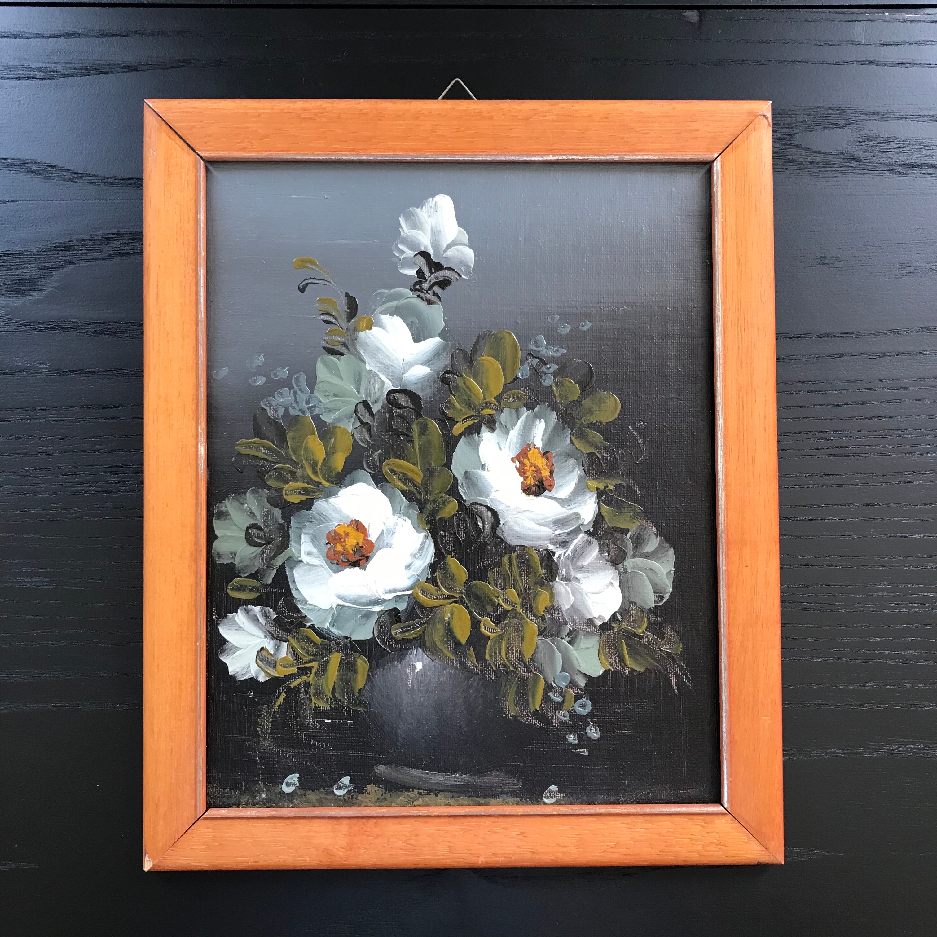 Table bouquet of eglantins