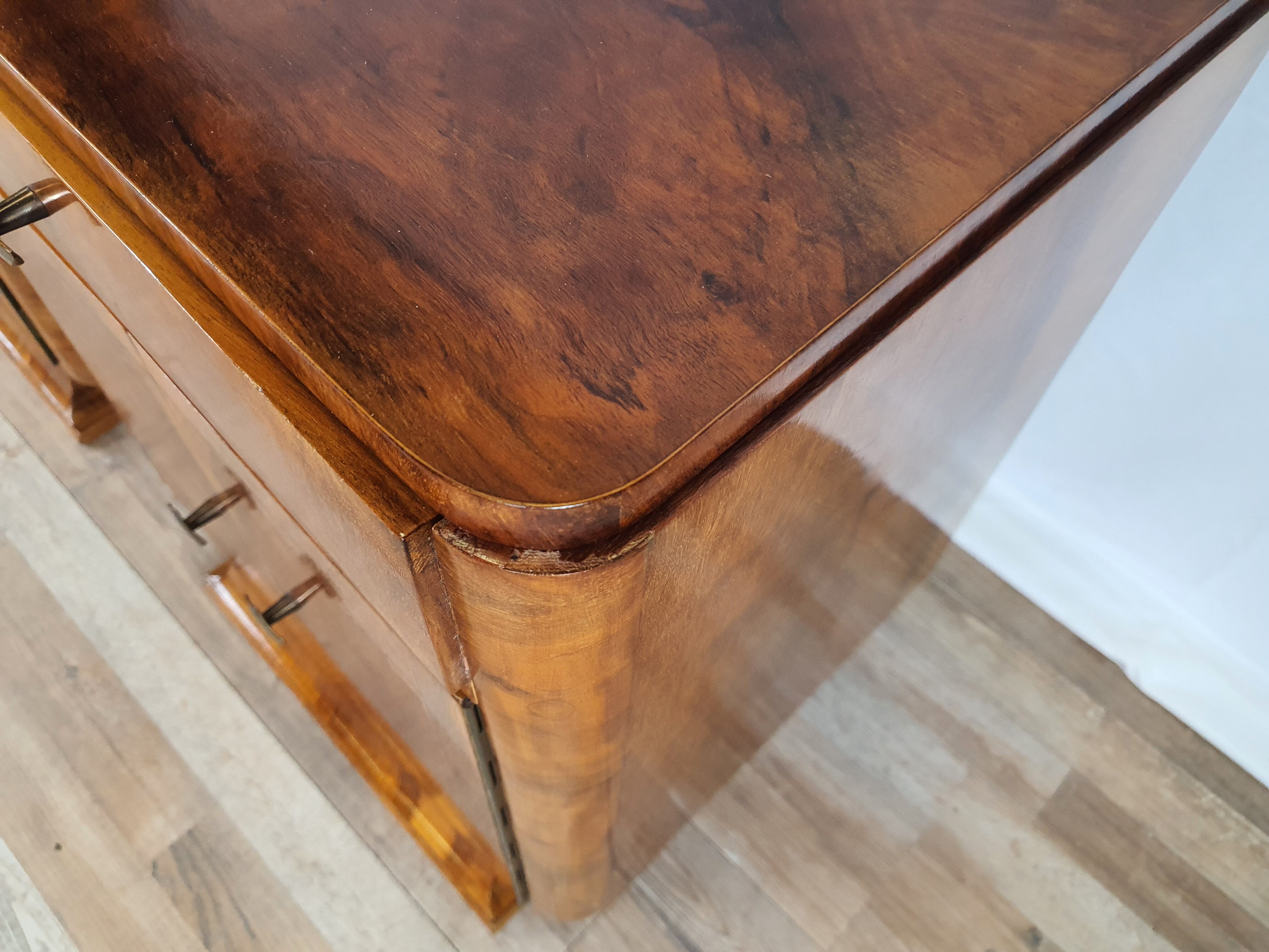 Art Decò Bedsides in Walnut