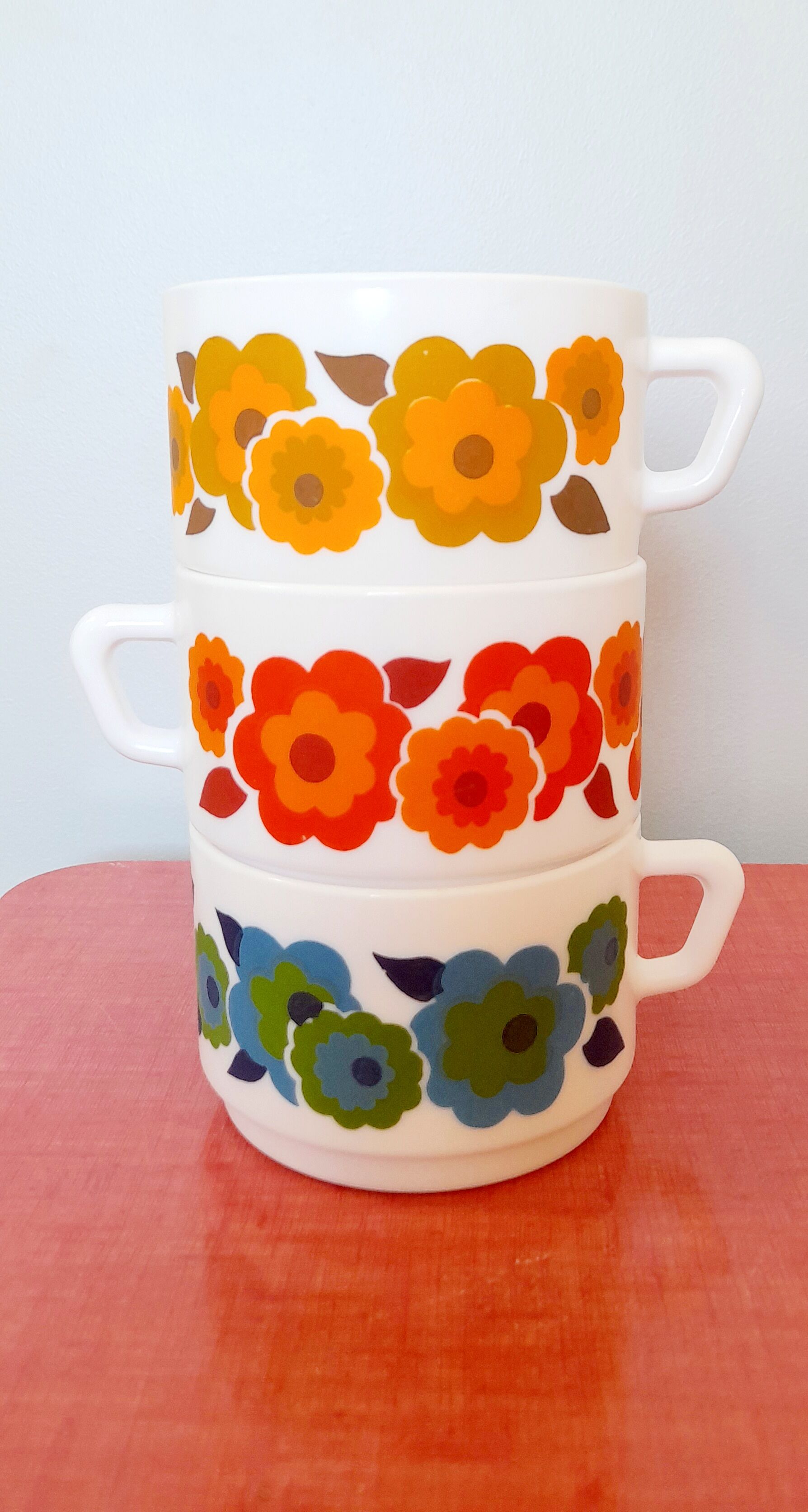 Arcopal Lotus 70s chocolate cups