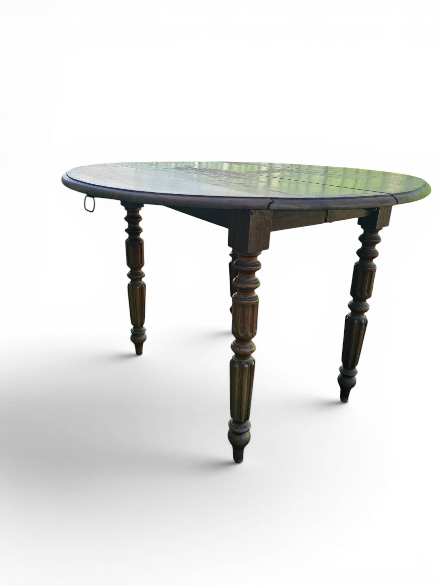 Antique drop-leaf table in wood, with turned legs and castors.