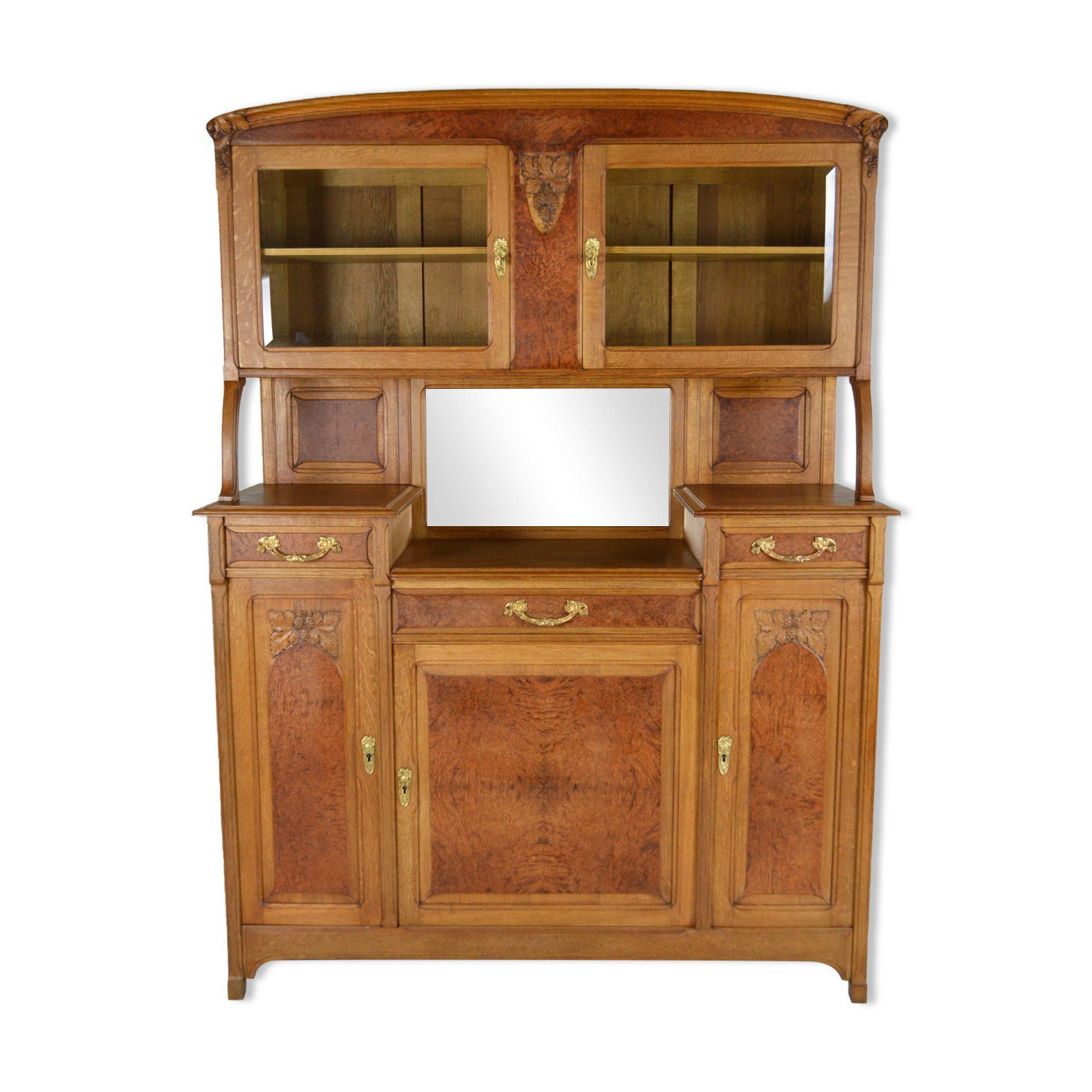 Buffet art nouveau en chêne et loupe, modèle au platane, vers 1910