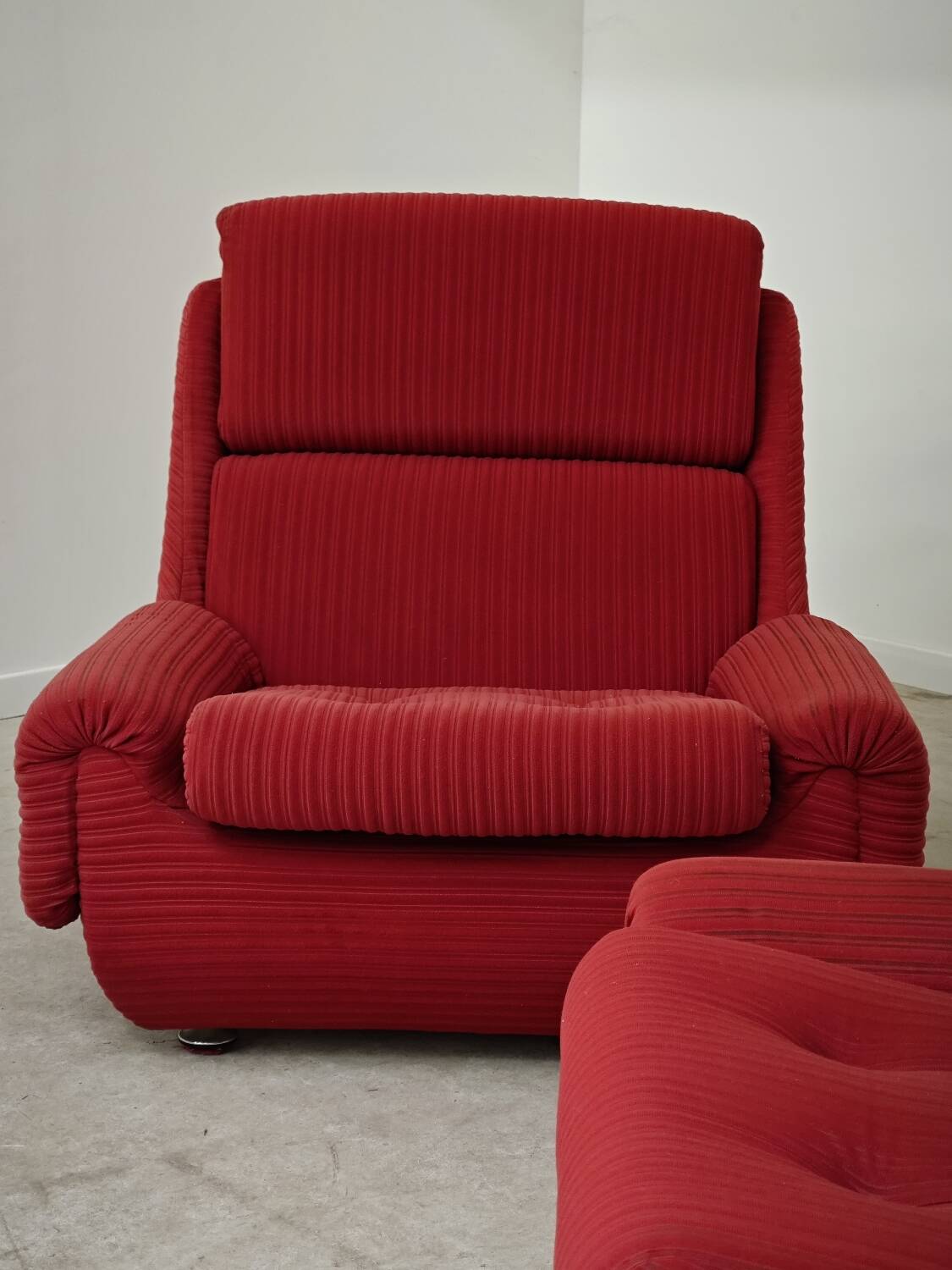 Paire de fauteuils rouge Atlantis Space Age République Tchèque 1970