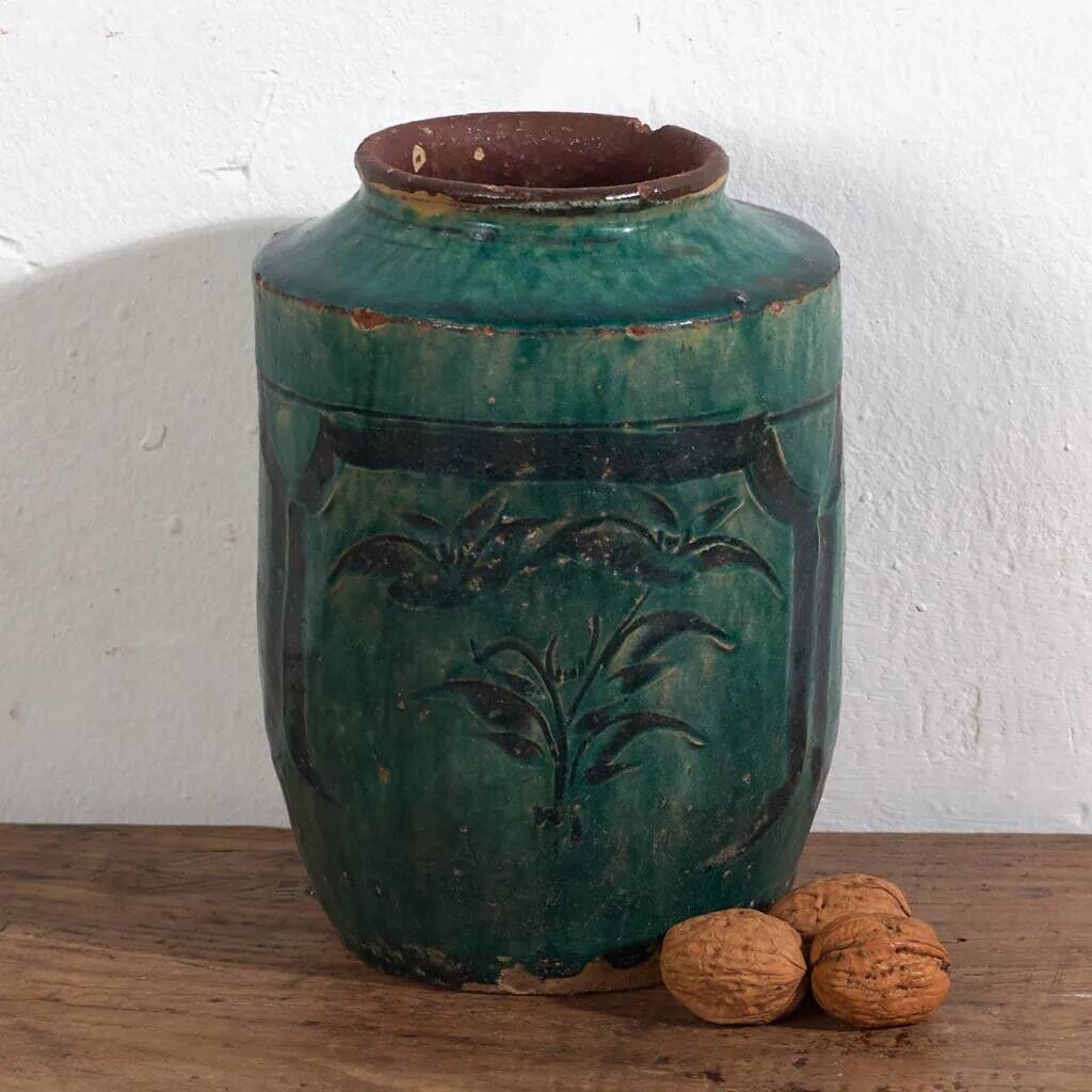 Ancient Chinese vase with plant details (c.1820) #11