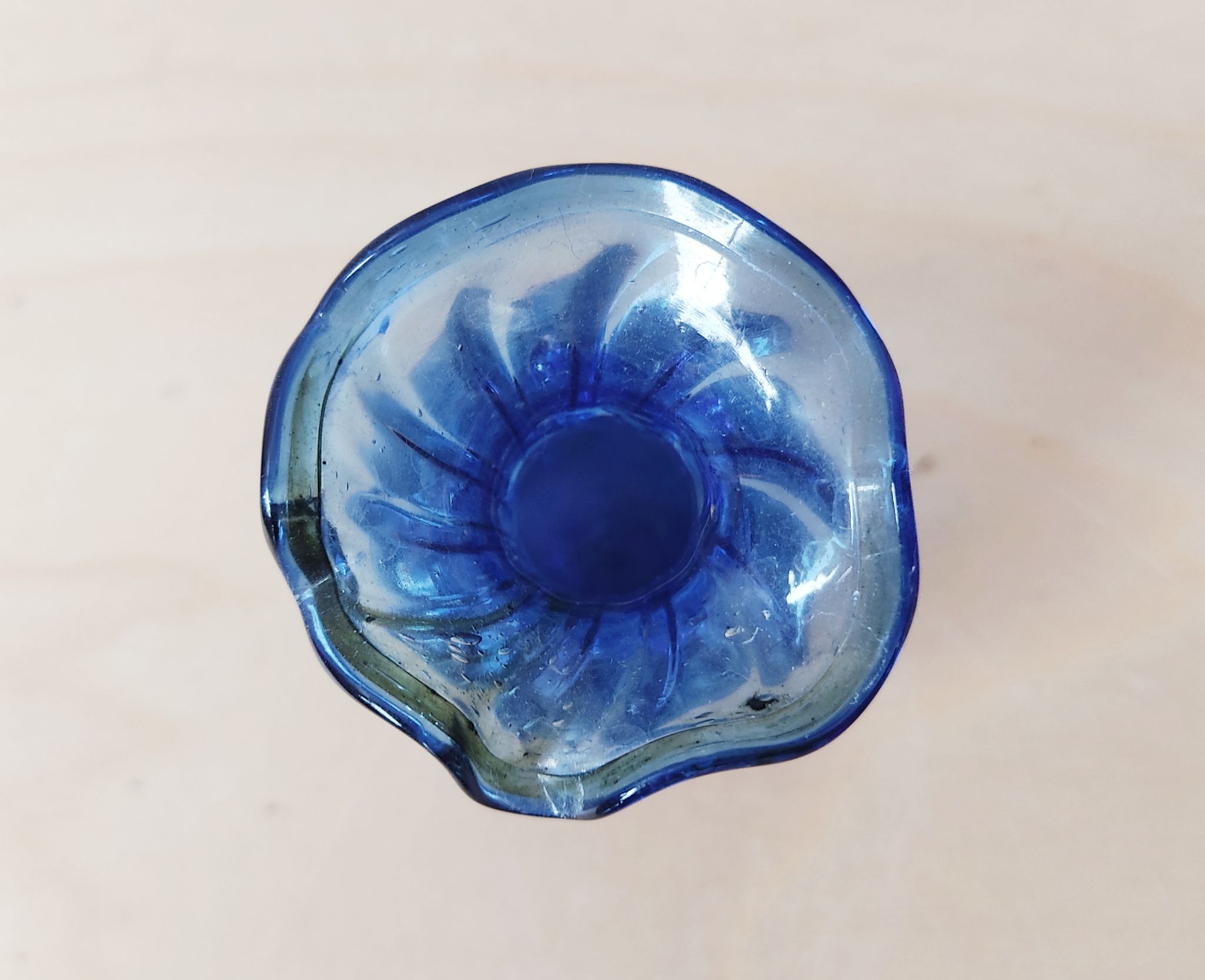 Vase in blown blue glass