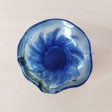 Vase en verre bleu soufflé