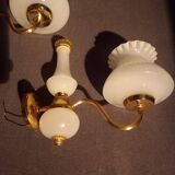 appliques murales laiton et opaline blanche