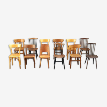 Suite de 12 chaises bistrot vintage depareillées