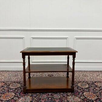 Table d'appoint anglaise classique avec dessus en cuir vert