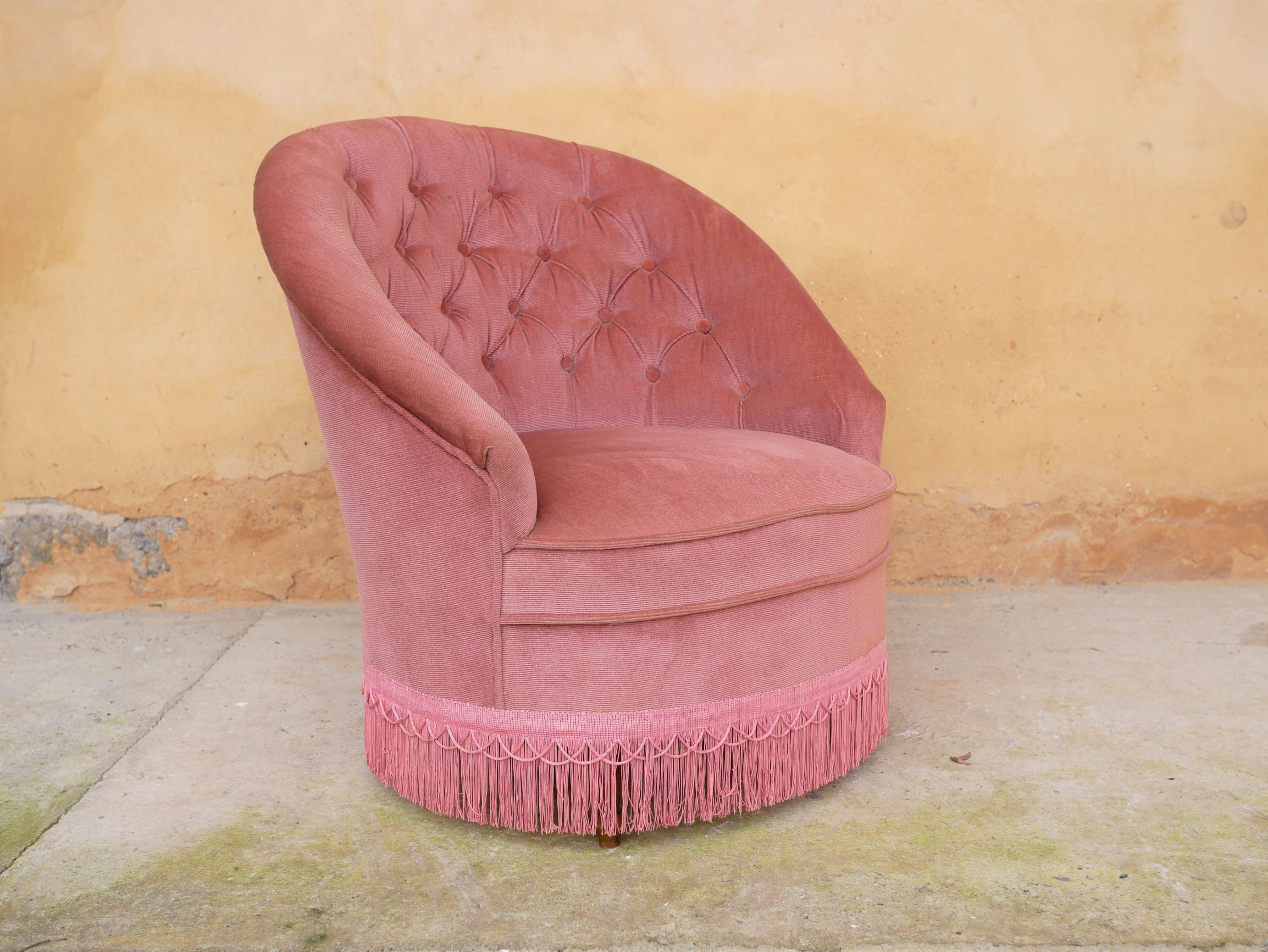 Old pink vintage padded "toad" chair