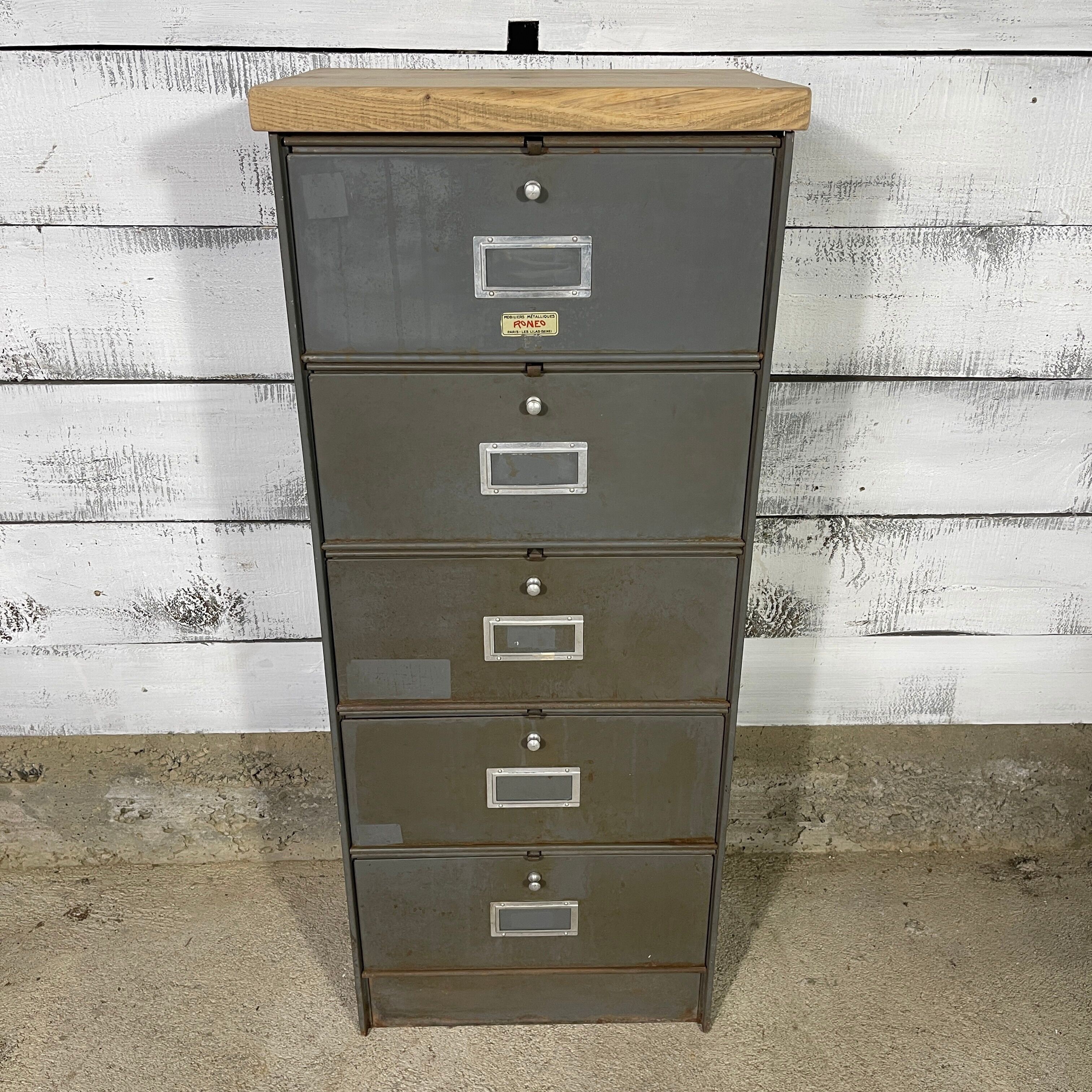 Ronéo cabinet with 5 valves