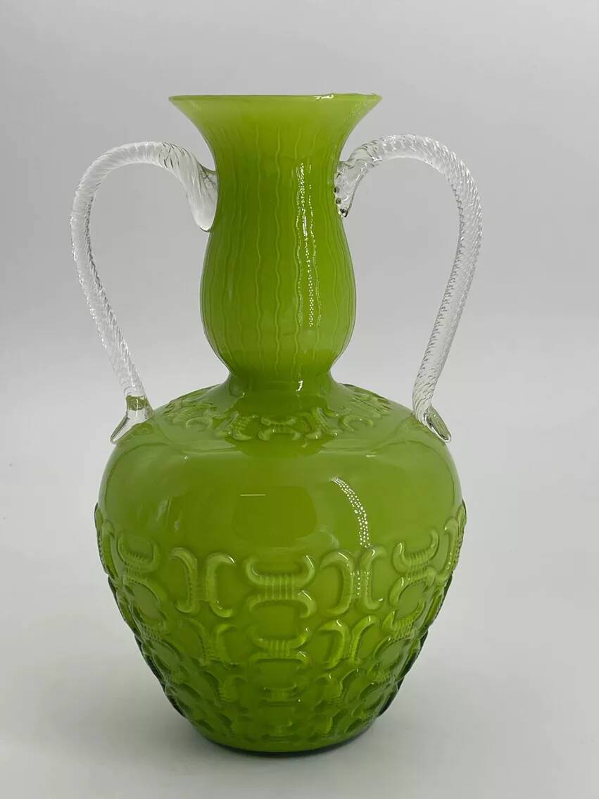 Opaline vase from the 1950s made in Italy by Opalina Fiorantina.
