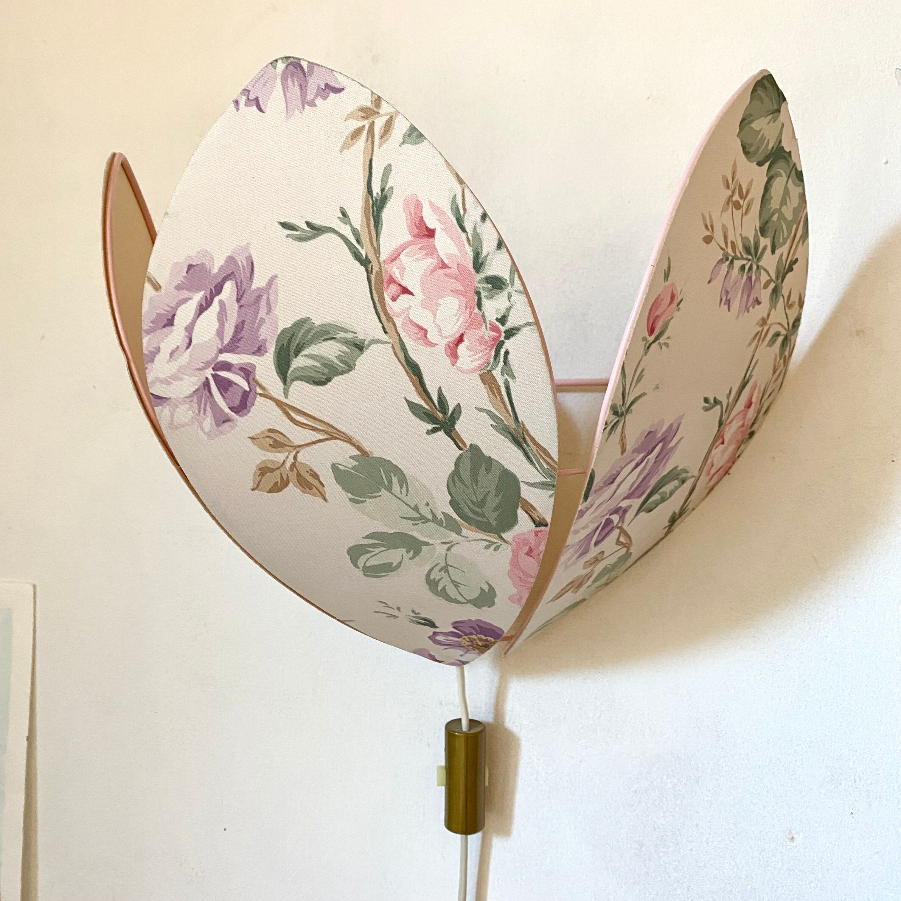 Vintage wall lamp petals