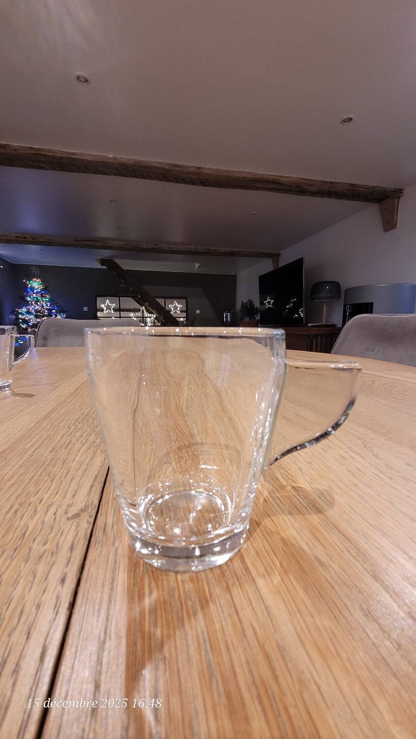 4 transparent glass coffee cups