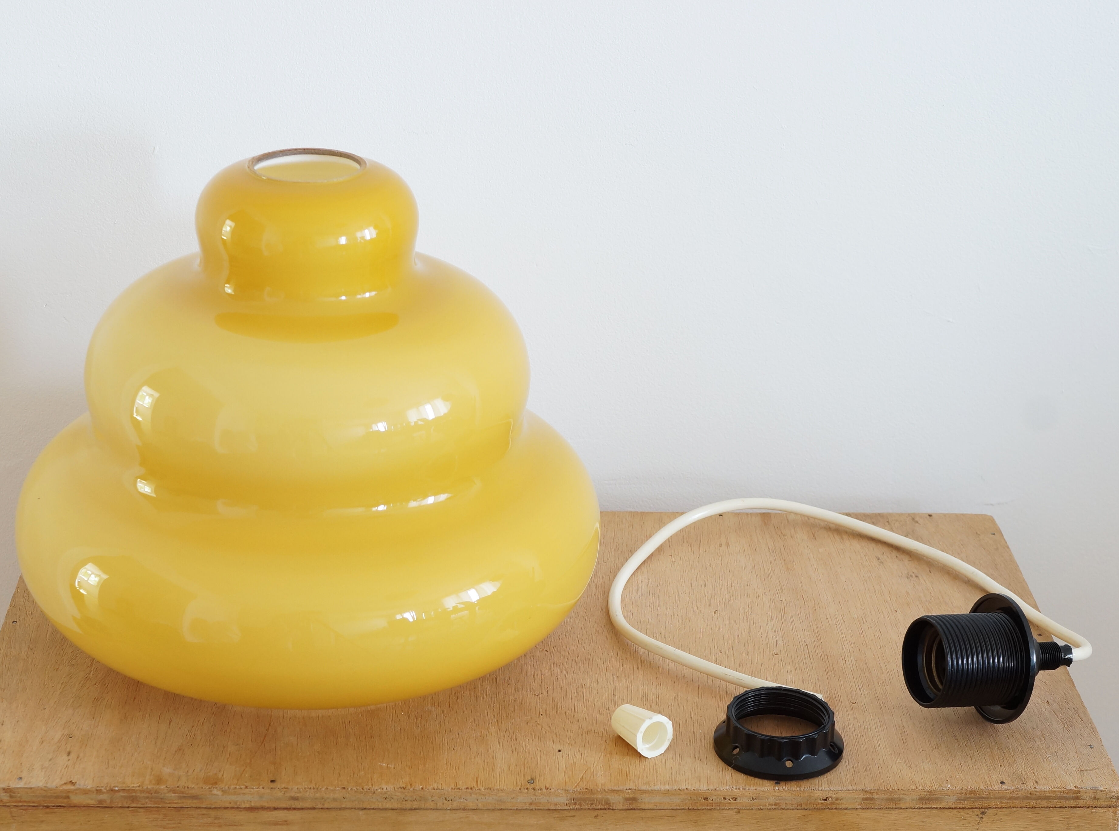 Ceiling lamp in yellow opaline 70s