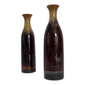 Modern Scandinavian pair of vases/bottles in ceramic by Carl-Harry Stålhane, Sweden.
