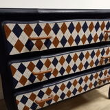 Patterned chest of drawers