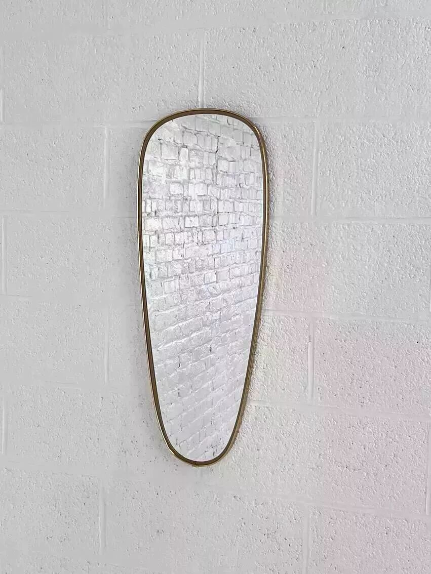 Miroir doré rétroviseur et forme libre des années 50
