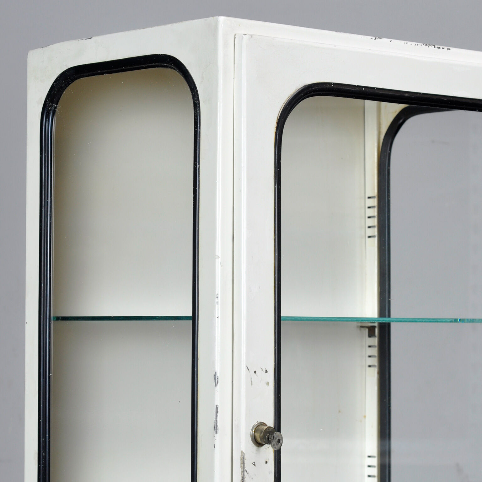 Vintage medicine cabinet, 1970s