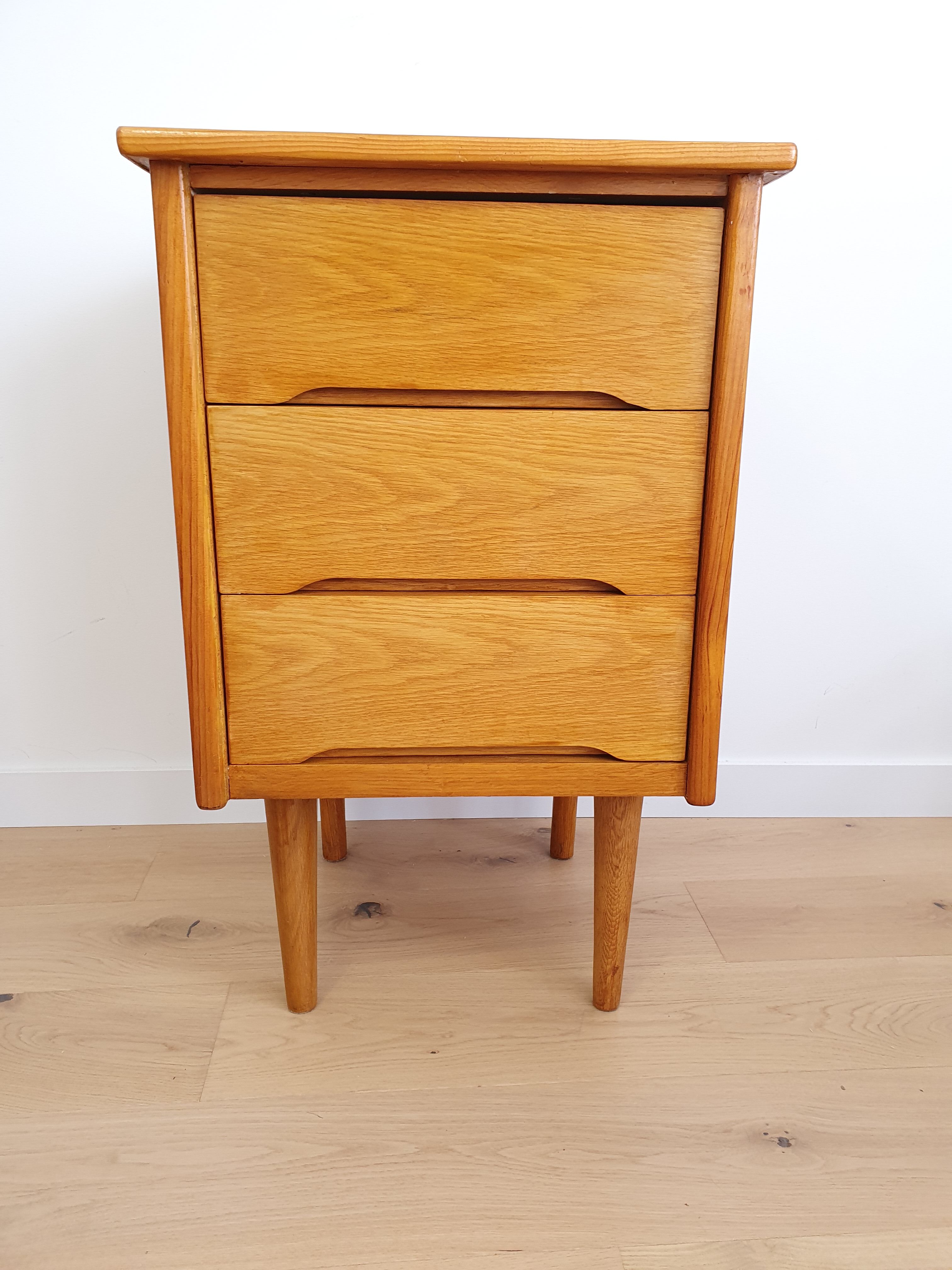 Vintage chest of drawers