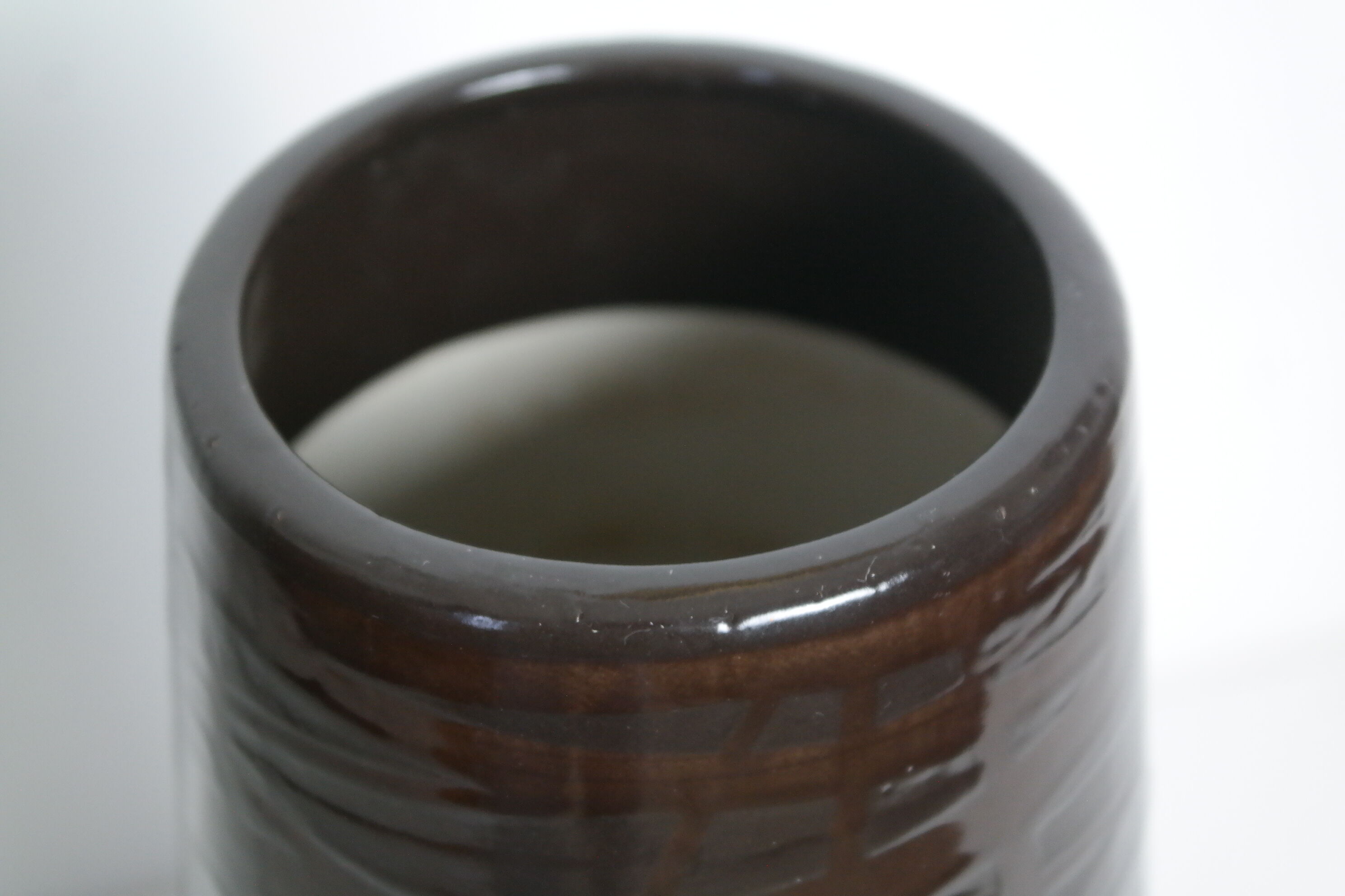 Vase ceramic flowers and brown glass