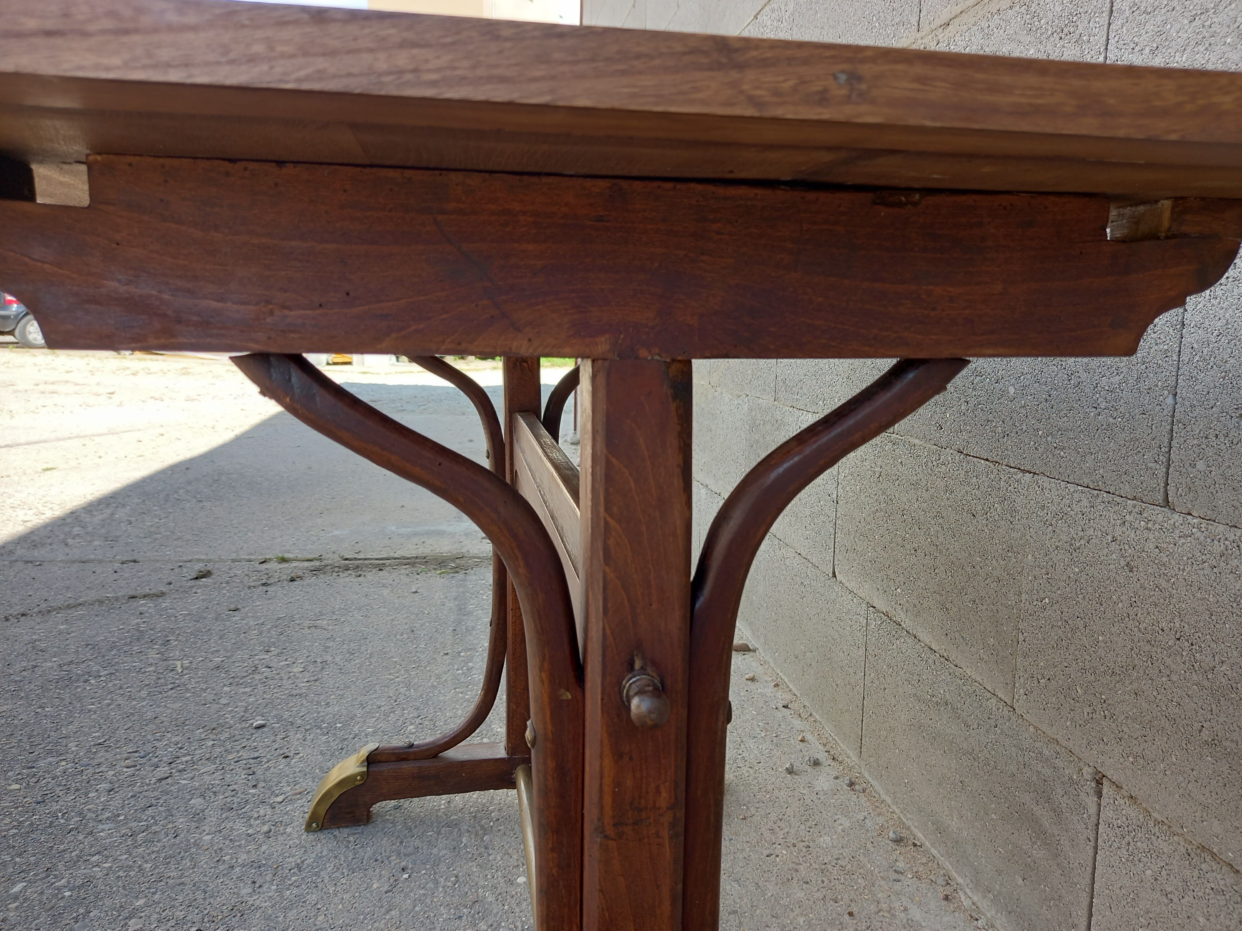 Table bistrot en bois courbé et laiton 1930