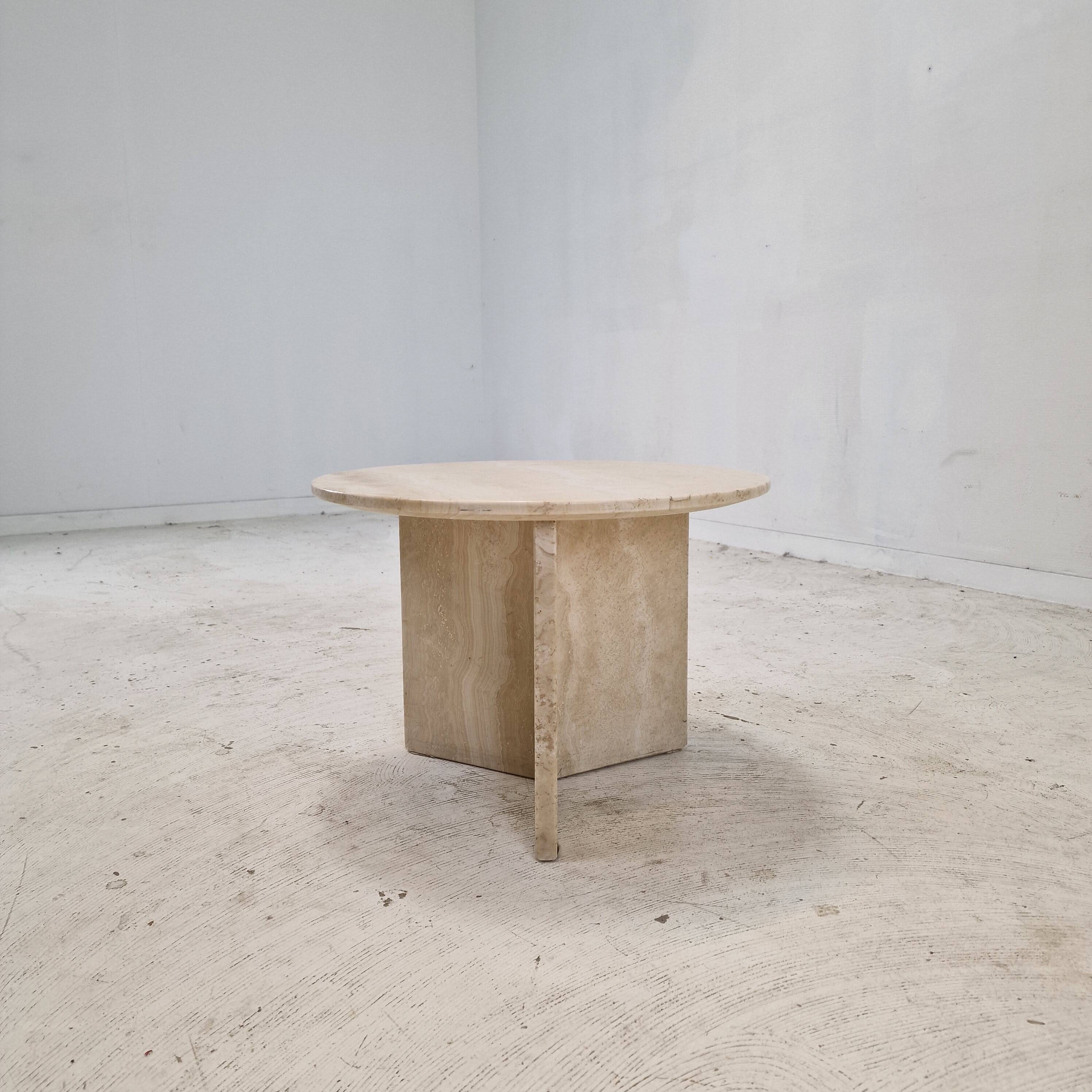 Table basse ou d'appoint ronde italienne en travertin, années 1980