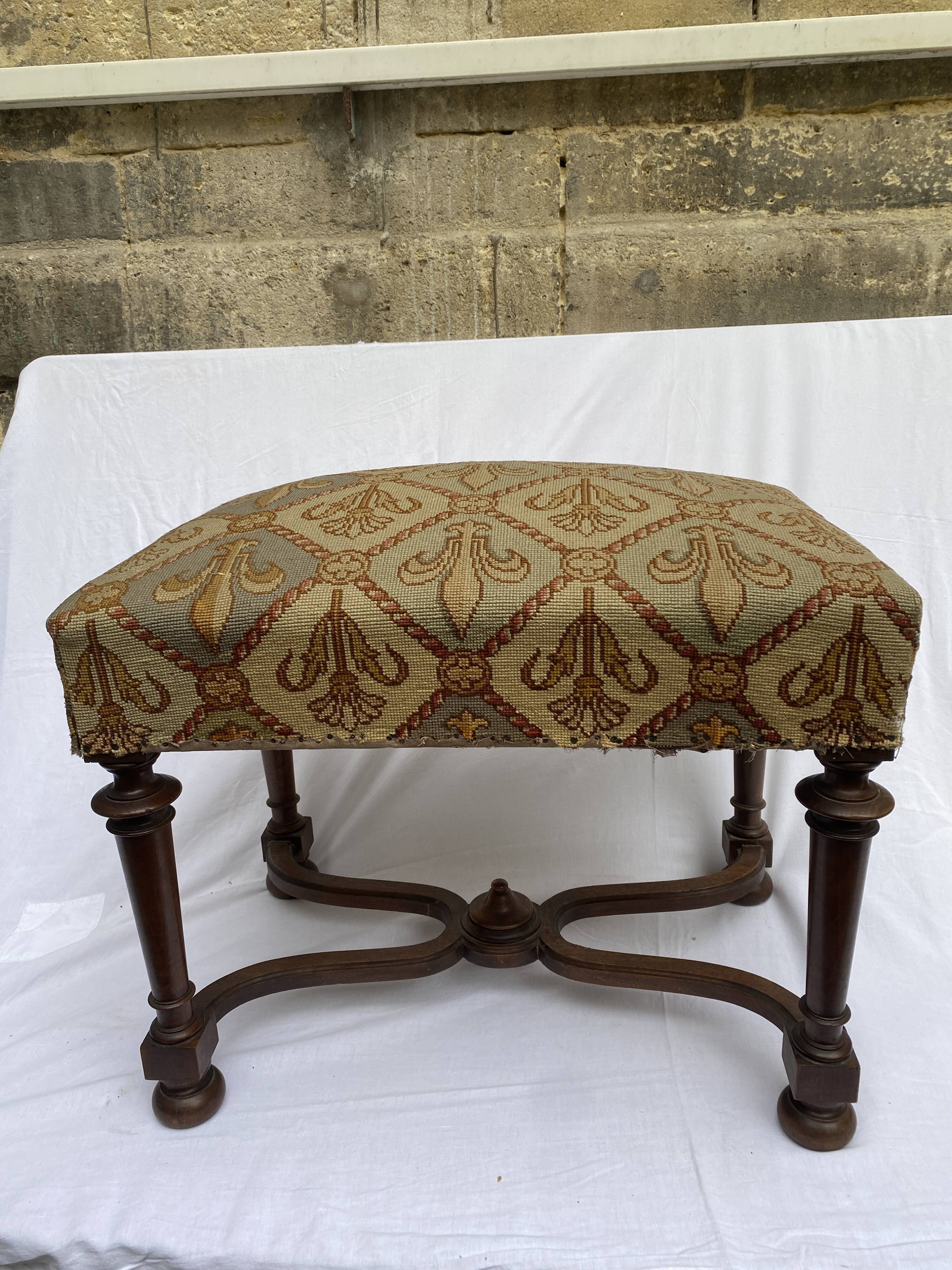 Oak stool / Louis XIV style piano stool