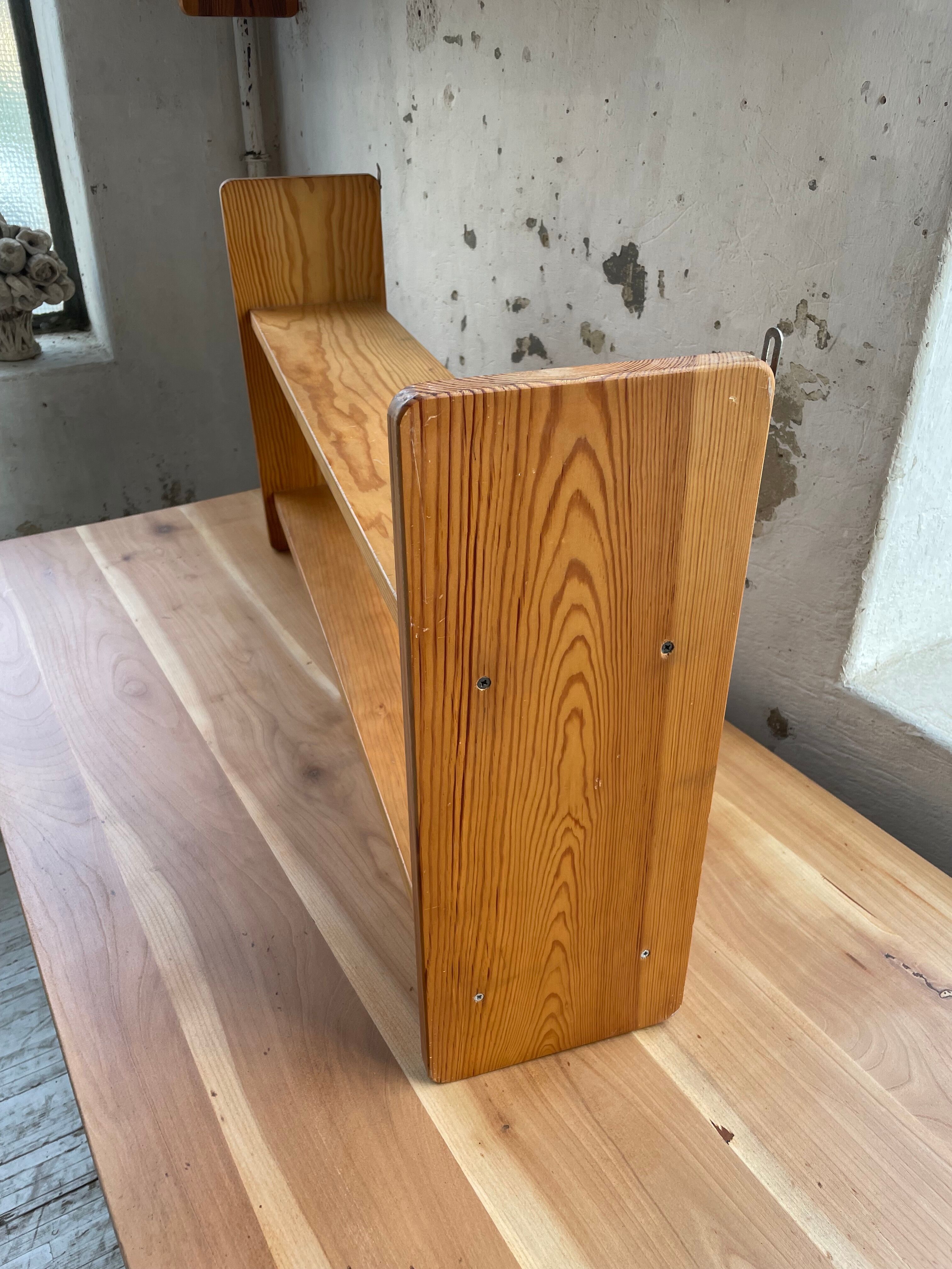 Pine Regain wall shelf