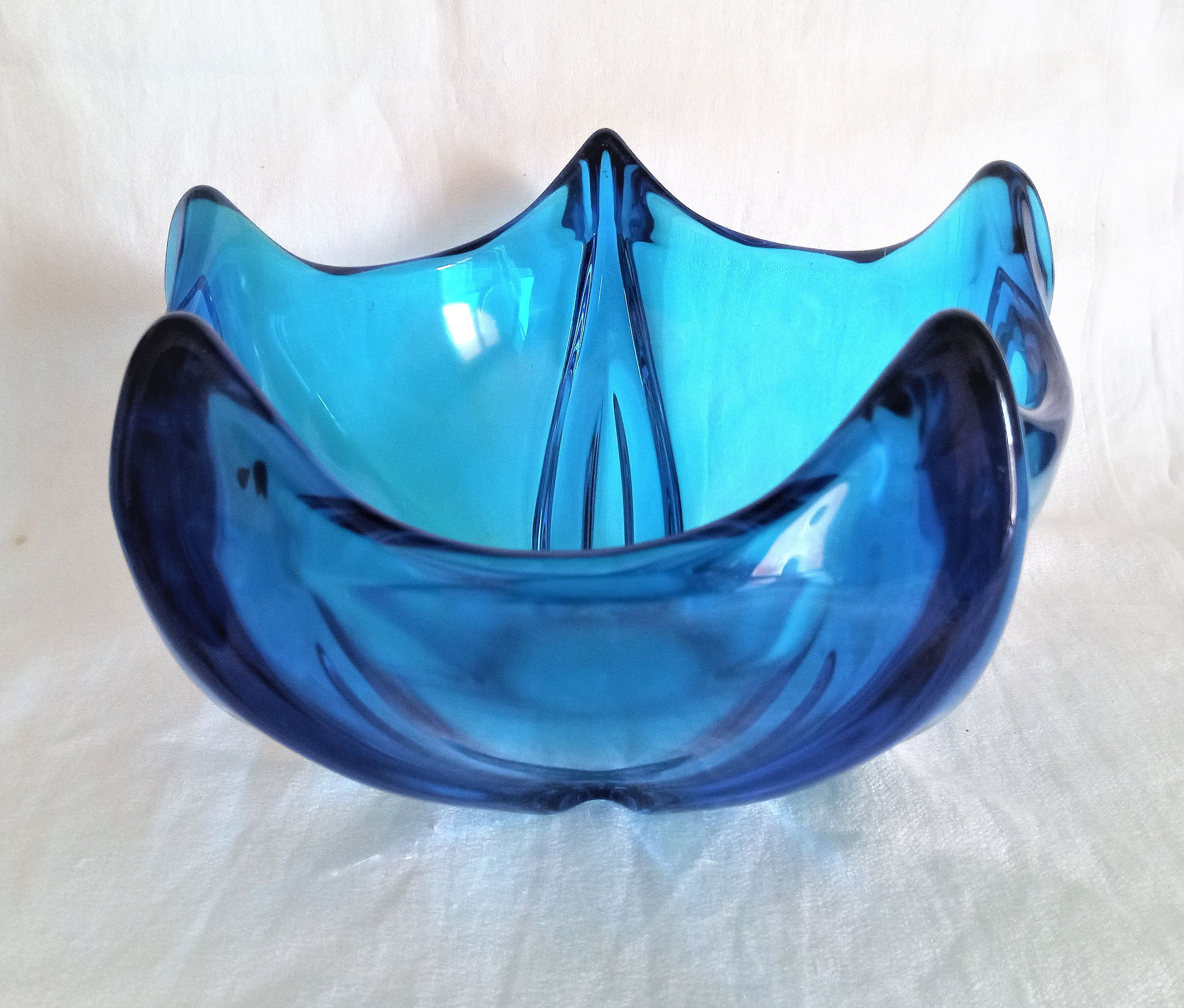 Art Deco vase in electric blue crystal