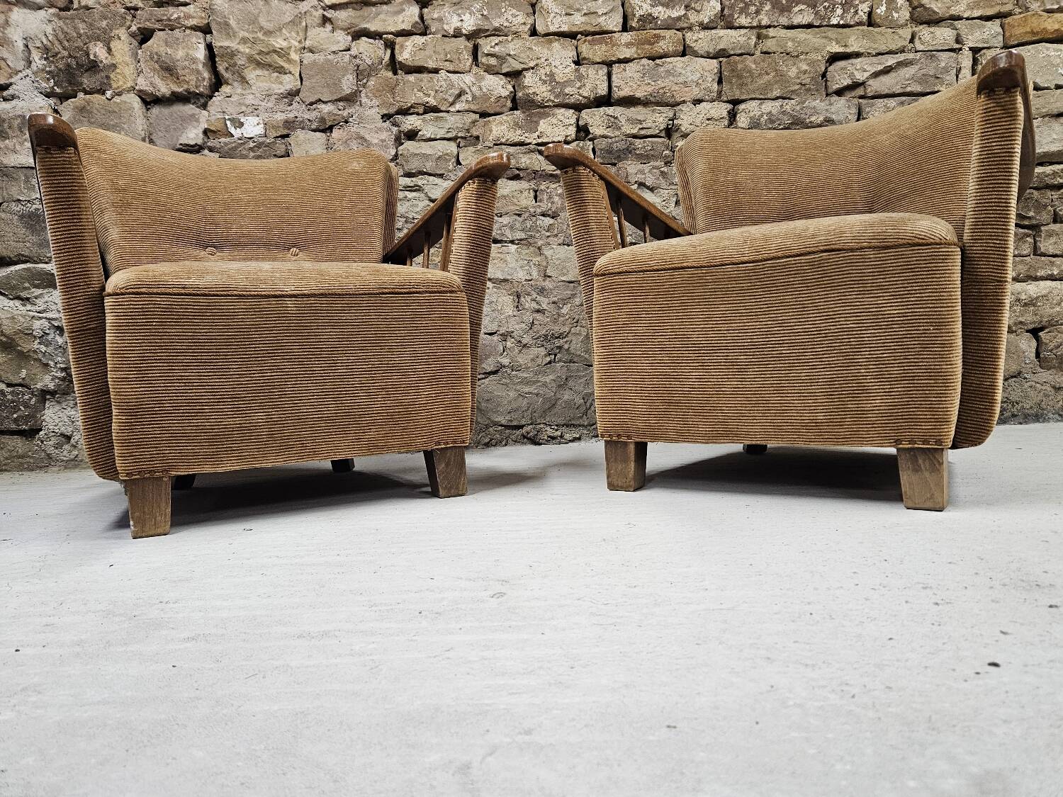 Paire de fauteuils brutalistes, années 1950