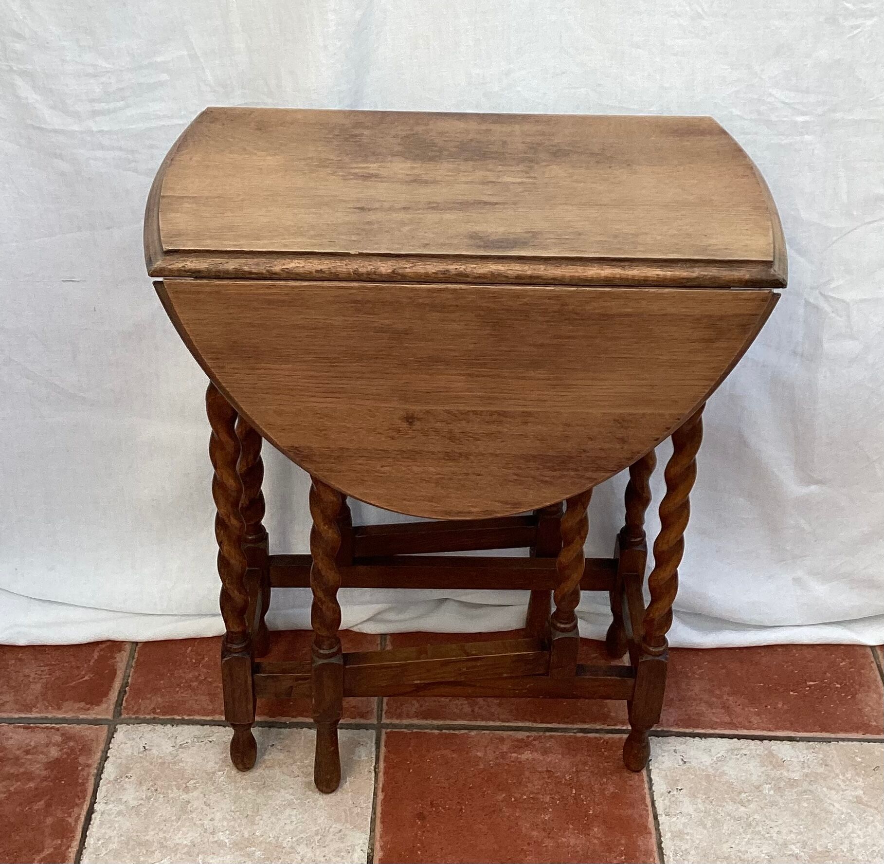 Oak wood table dimension: height -72cm- width -89cm- depth -31.5 to 89cm-