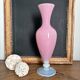 Vase en opaline rose