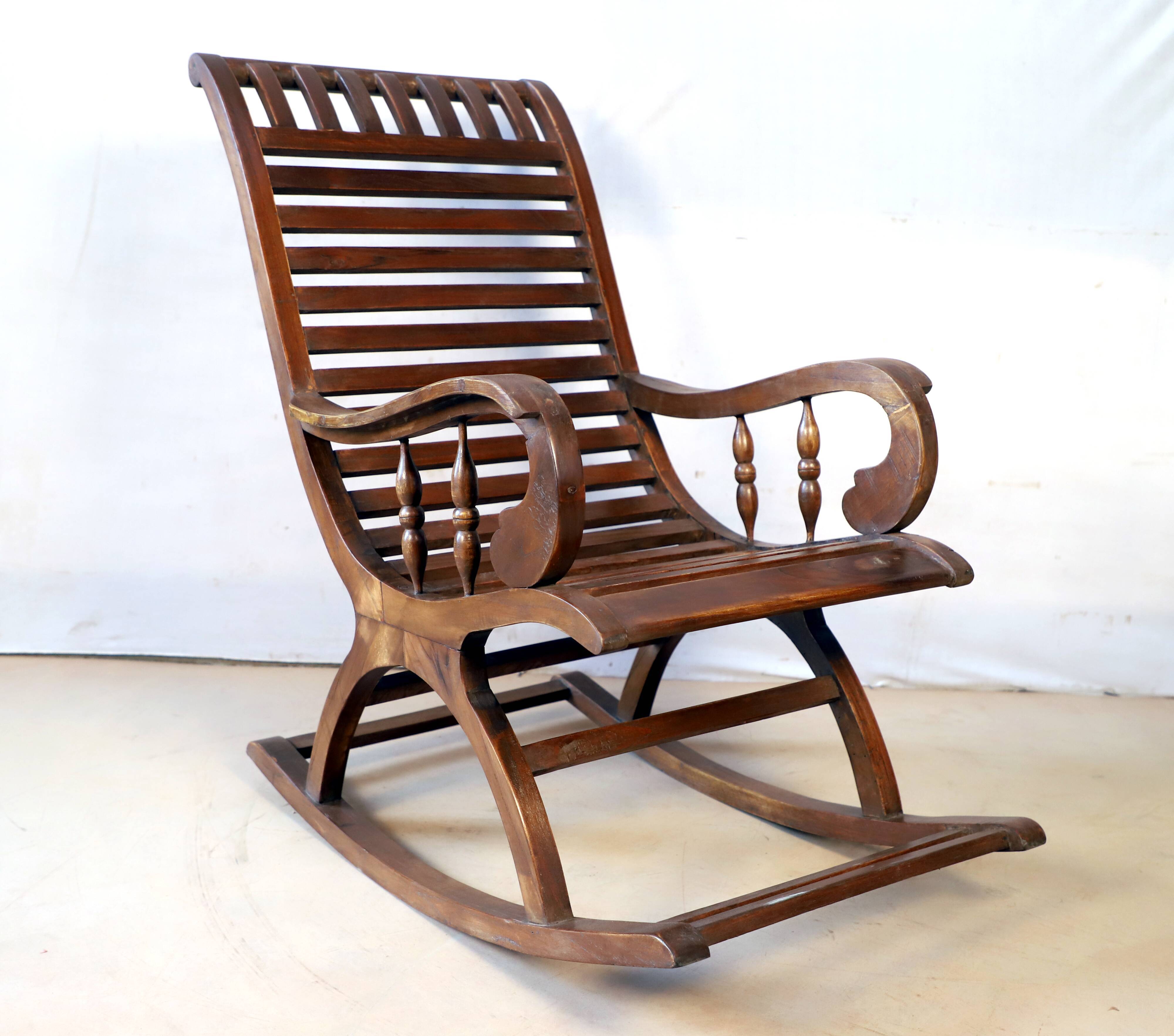 Rocking- chair in teak flesh