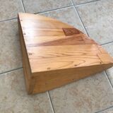 Hanging pine corner shelf