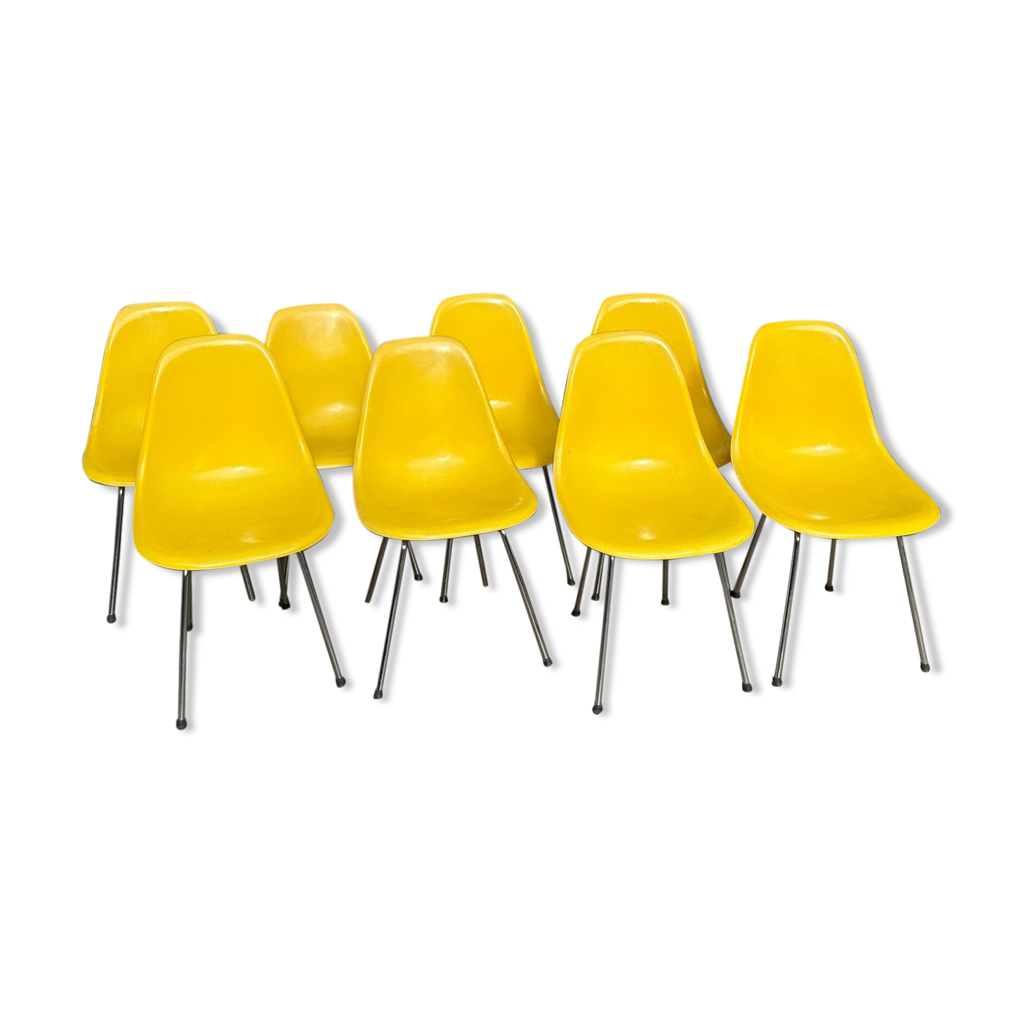 Fiberglass chairs from Ray&Charles Eames for Herman Miller