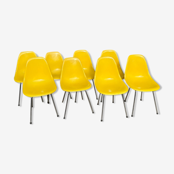 Fiberglass chairs from Ray&Charles Eames for Herman Miller
