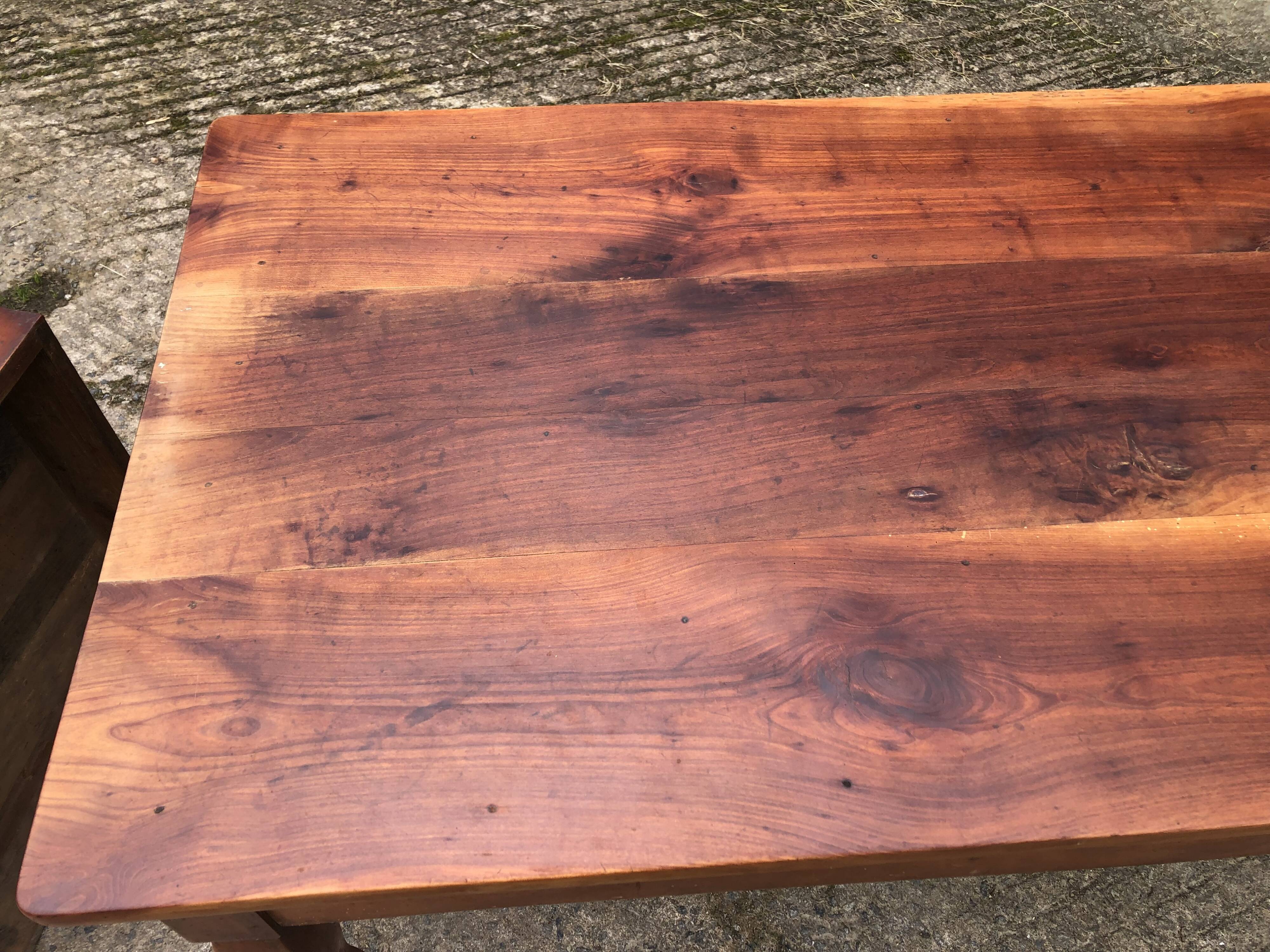 Table de ferme ancienne en cerisier massif avec 2 tiroirs et une tirette