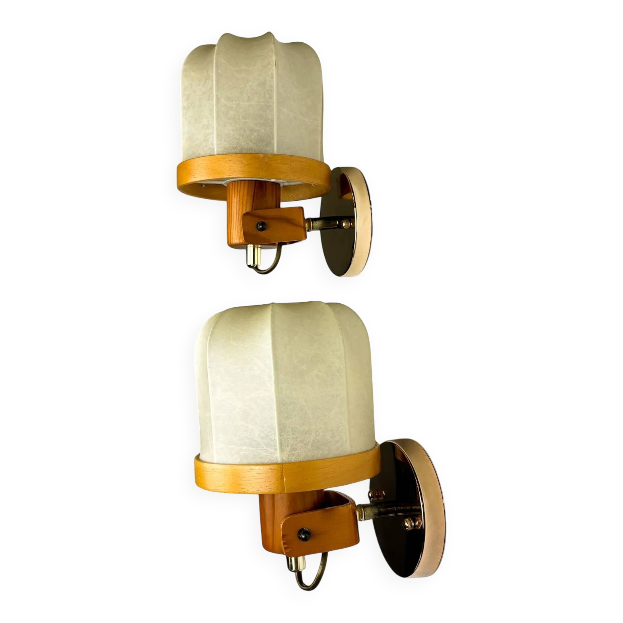 Pair of articulated "Cocoon" wall lights, resin and pine, Italy, 1970s