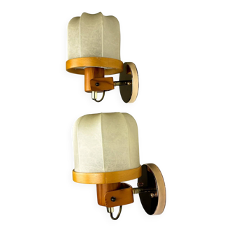 Pair of articulated "Cocoon" wall lights, resin and pine, Italy, 1970s