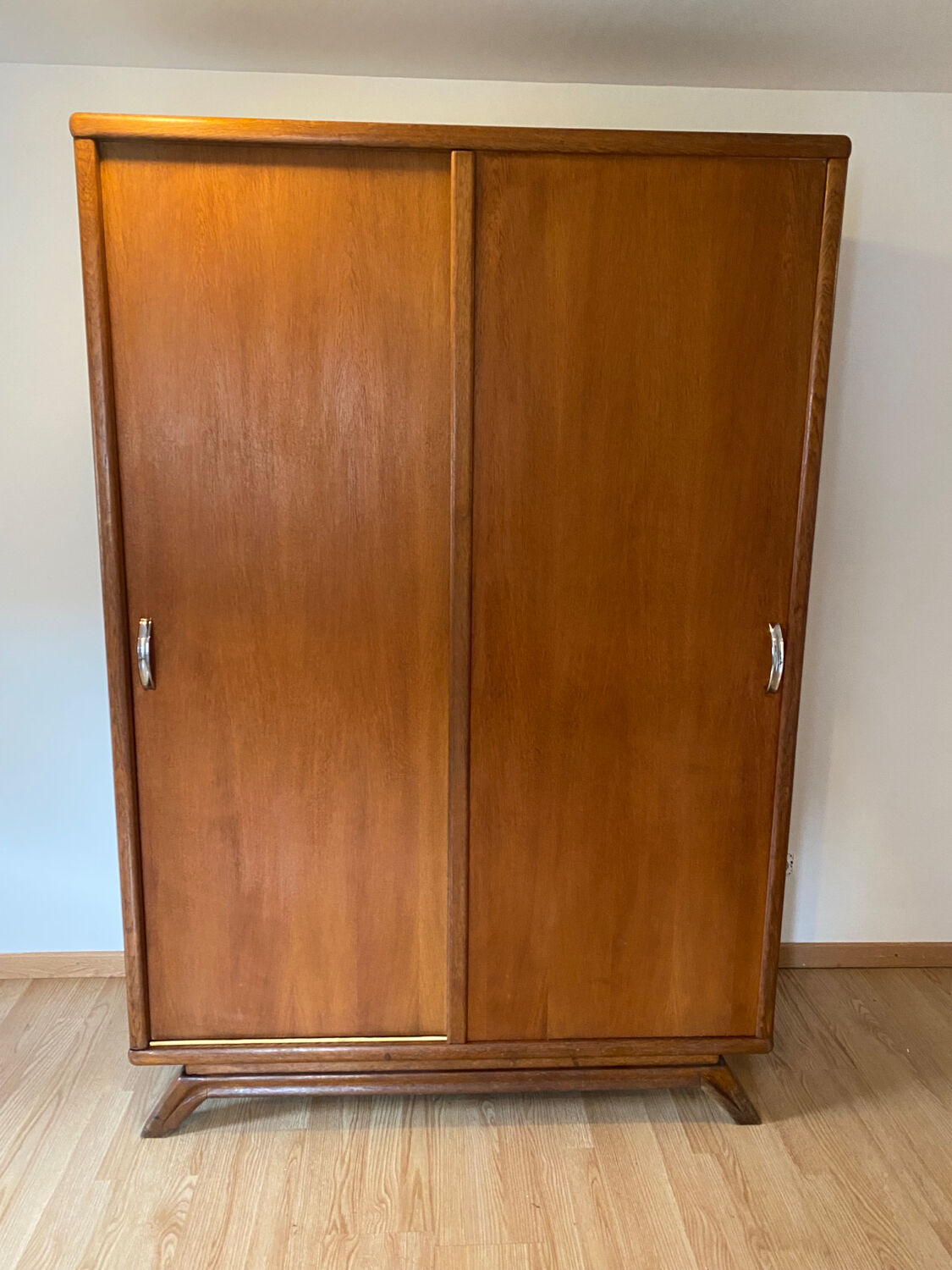 Vintage wardrobe feet compass